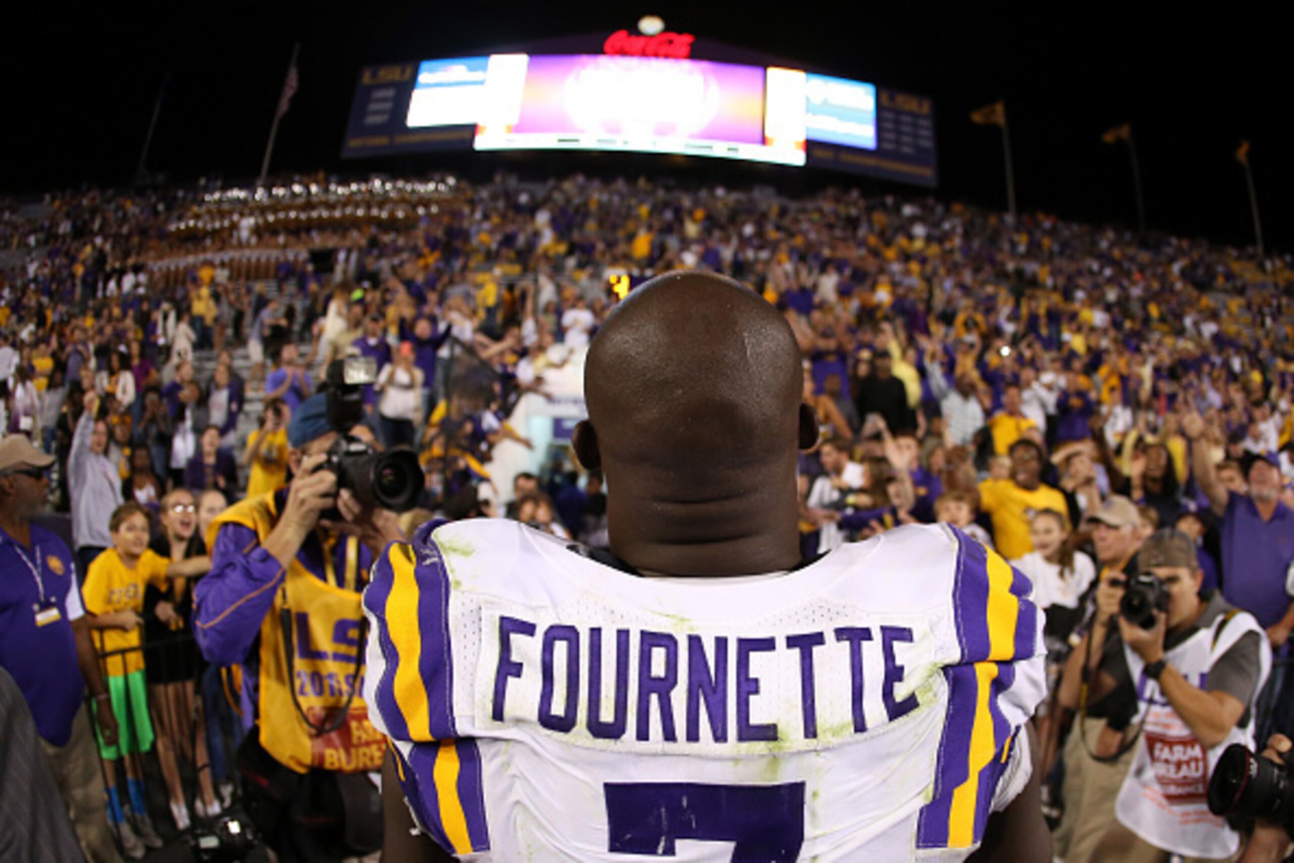 BATON ROUGE, LA - OCTOBER 17:  Leonard Fournette #7 of the LSU Tigers walks off the field after defeating the Florida Gators 35-28 at Tiger Stadium on October 17, 2015 in Baton Rouge, Louisiana.  (Photo by Chris Graythen/Getty Images)