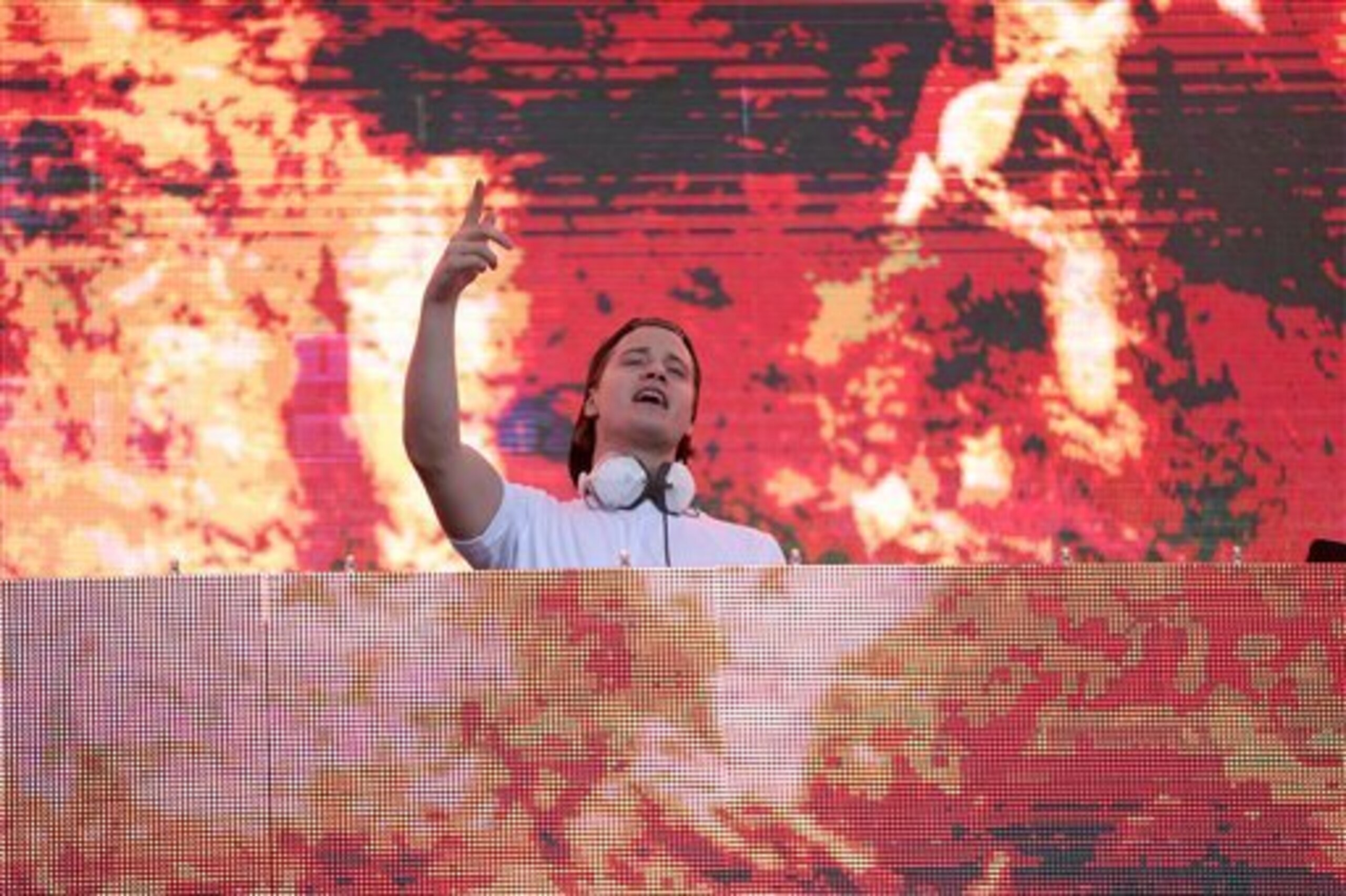 Norwegian DJ Kygo will perform at the closing ceremony.