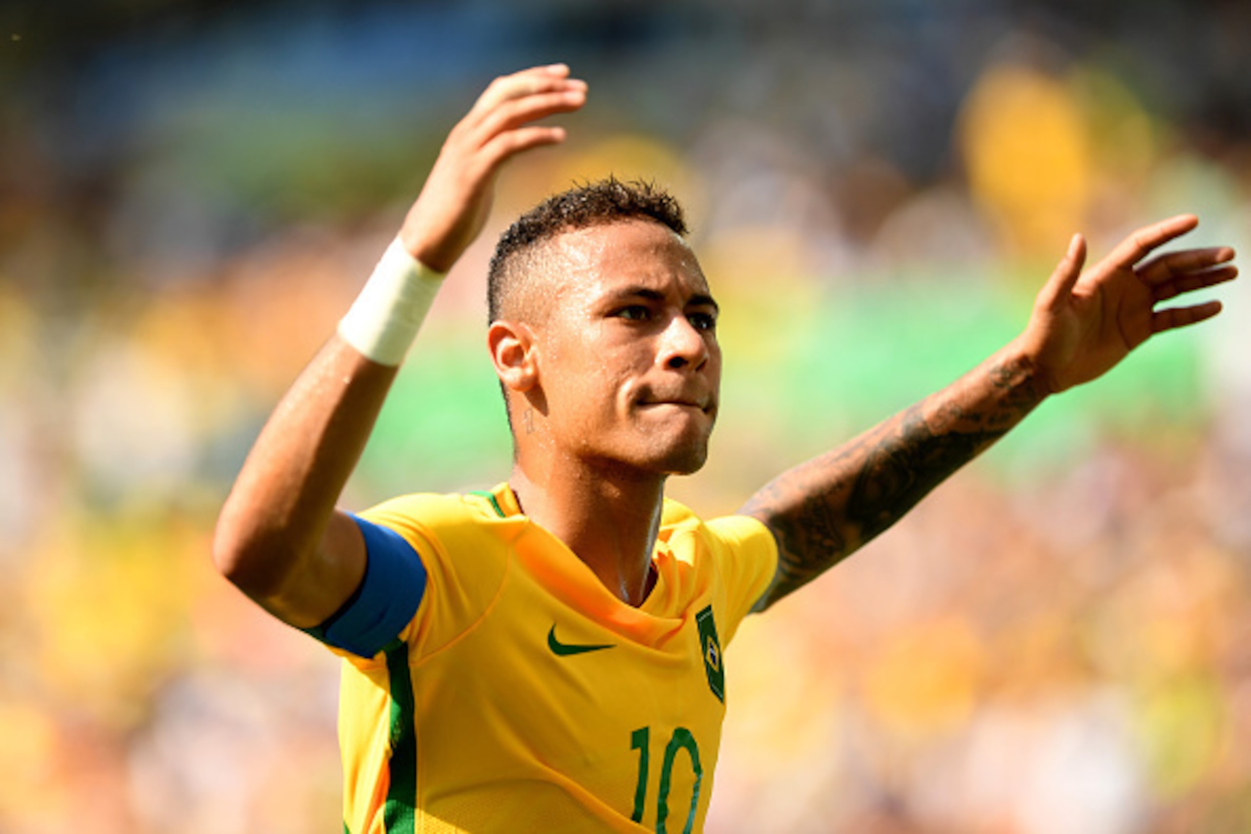 RIO DE JANEIRO, BRAZIL - AUGUST 17:  Neymar of Brazil reacts during the Men's Semifinal Football match between Brazil and Honduras at Maracana Stadium on Day 12 of the Rio 2016 Olympic Games on August 17, 2016 in Rio de Janeiro, Brazil.  (Photo by Quinn R