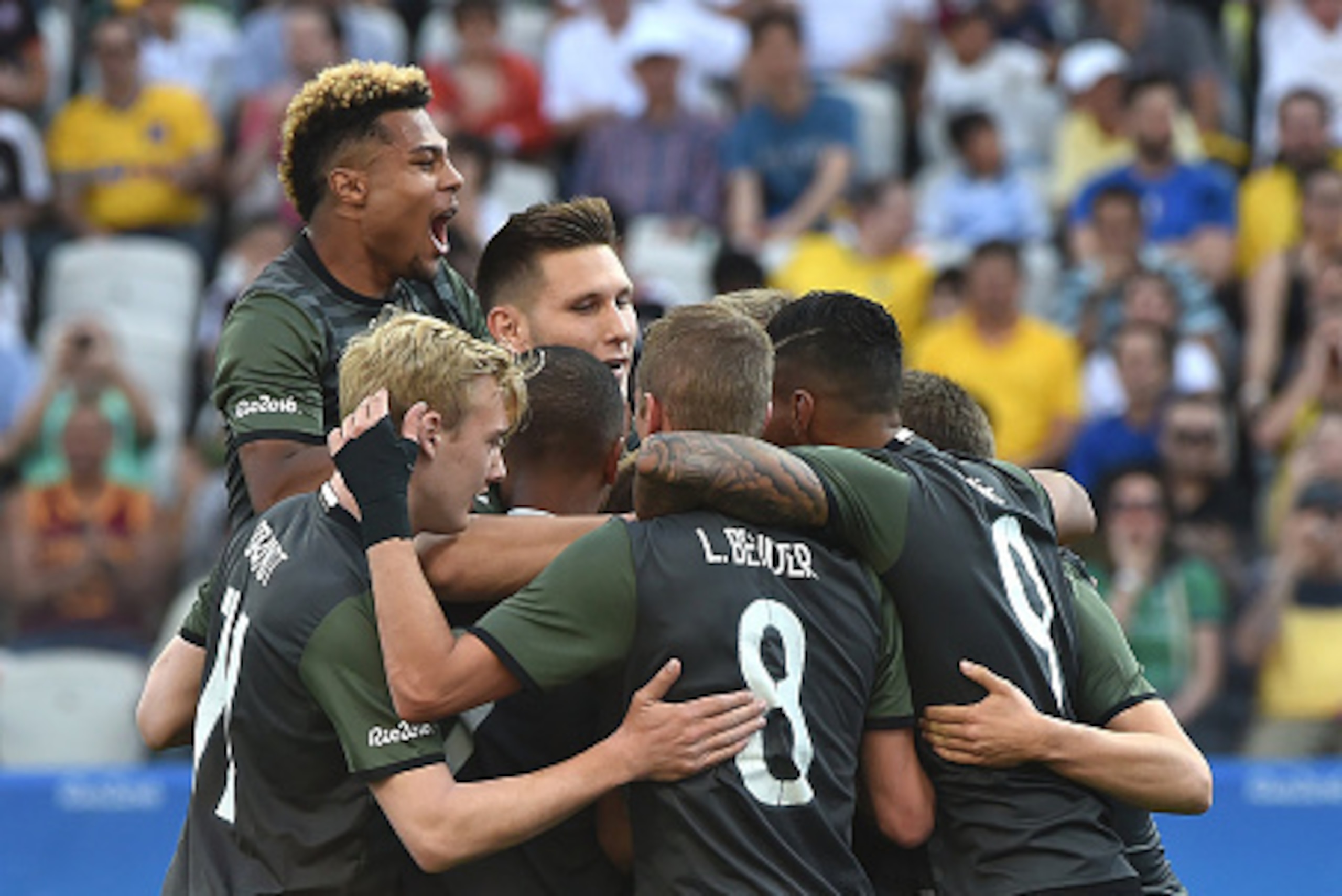 Lukas Klostermann (C) of Germany celebrates with teammates his goal scored against Nigeria during the Rio 2016 Olympic Games mens semifinal football match at the Arena Corinthians Stadium in Sao Paulo, Brazil on August 17, 2016. / AFP / NELSON ALMEIDA    