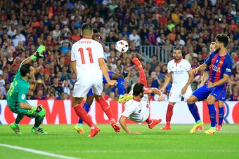 Sevilla's midfielder Vicente Iborra kicks the ball during the second leg of the Spanish Supercup football match between FC Barcelona and Sevilla FC at the Camp Nou stadium in Barcelona on August 17, 2016. / AFP / PAU BARRENA        (Photo credit should re