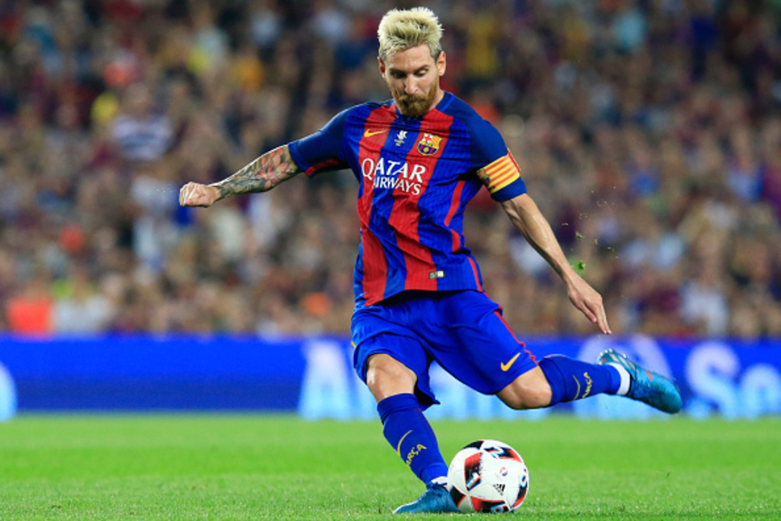 Barcelona's Argentinian forward Lionel Messi kicks a ball during the second leg of the Spanish Supercup football match between FC Barcelona and Sevilla FC at the Camp Nou stadium in Barcelona on August 17, 2016. / AFP / PAU BARRENA        (Photo credit sh