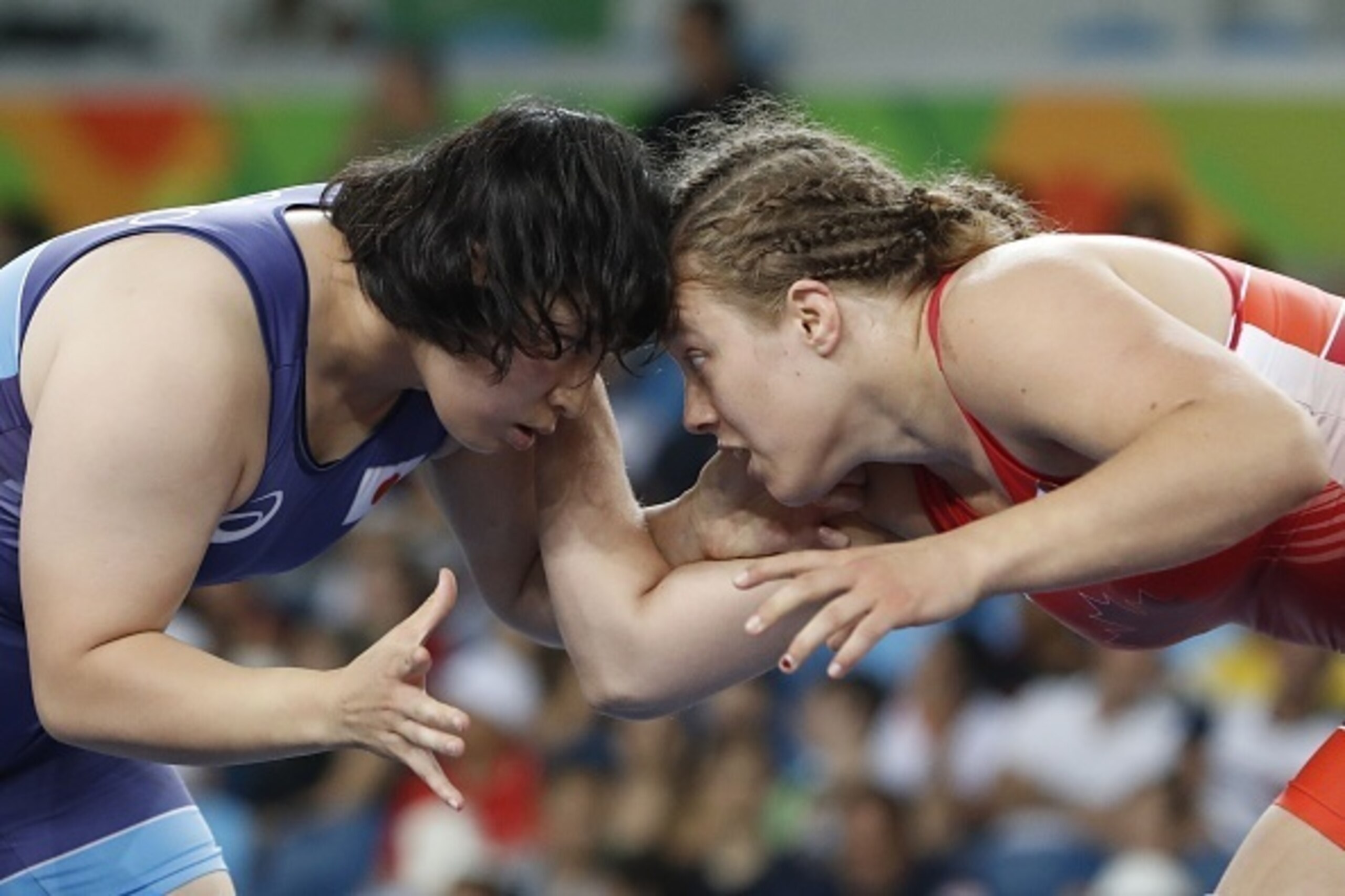 Canada's Dorothy Erzsebet Yeats (red) competes with Japan's Sara Dosho during the women's wrestling 69kg freestyle quarter-final at the Rio 2016 Olympic Games at the Carioca Arena 2 in Rio de Janeiro on August 17, 2016. / AFP / Jack GUEZ (Photo cre Canada's Dorothy Erzsebet Yeats (red) competes with Japan's Sara Dosho during the women's wrestling 69kg freestyle quarter-final at the Rio 2016 Olympic Games at the Carioca Arena 2 in Rio de Janeiro on August 17, 2016. / AFP / Jack GUEZ (Photo cre