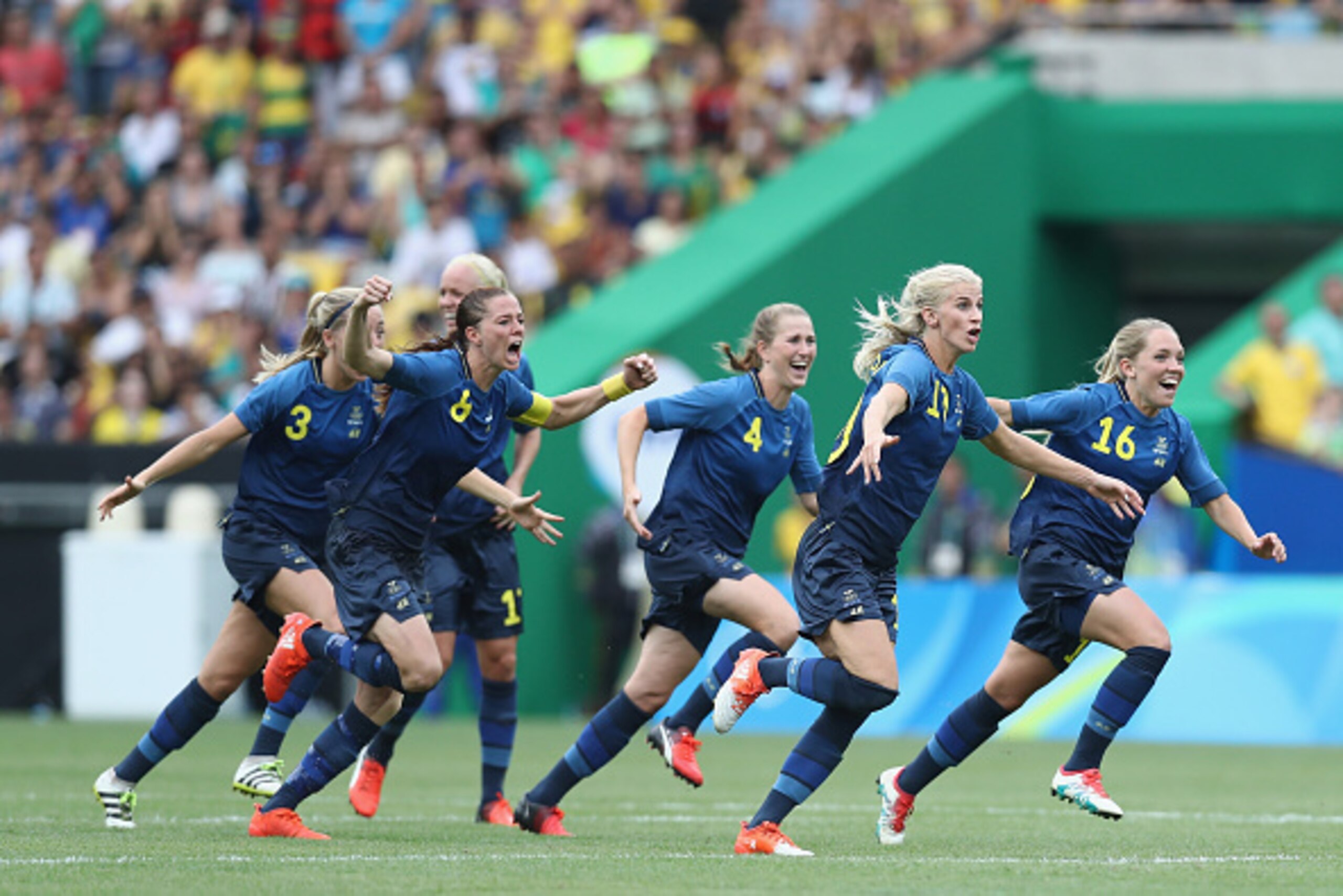 RIO DE JANEIRO, BRAZIL - AUGUST 16:  Sweden celebrate victory in the Women's Football Semi Final between Brazil and Sweden on Day 11 of the Rio 2016 Olympic Games at Maracana Stadium on August 16, 2016 in Rio de Janeiro, Brazil.  (Photo by Buda Mendes/Get