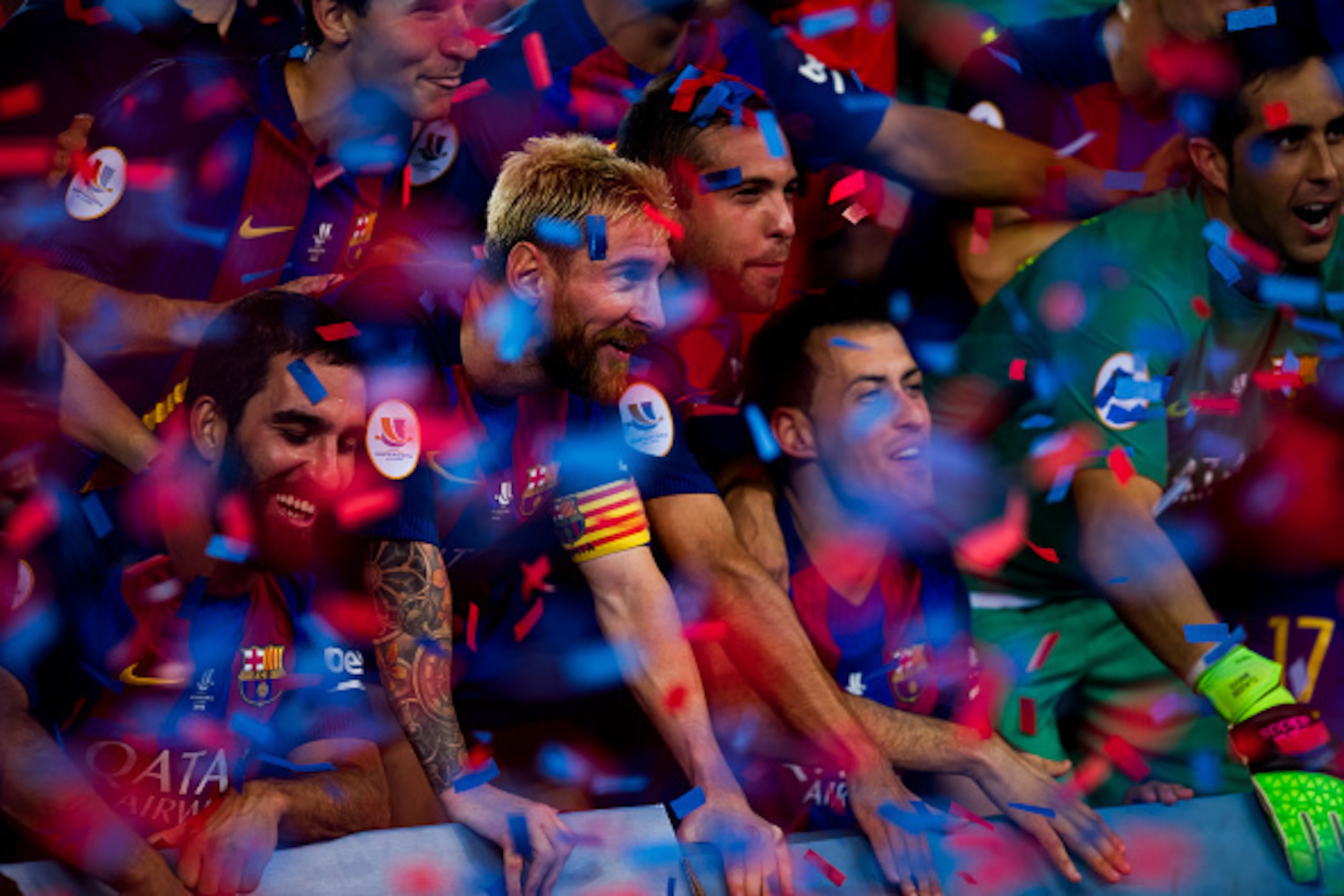 BARCELONA, SPAIN - AUGUST 17: Lionel Messi (2nd L) of FC Barcelona celebrates the title with his teammates Arda Turan (L), Jordi Alba (3rd L), Sergio Busquets (2nd R) and Claudio Bravo (R) after the Spanish Super Cup Final second leg match between FC Barc