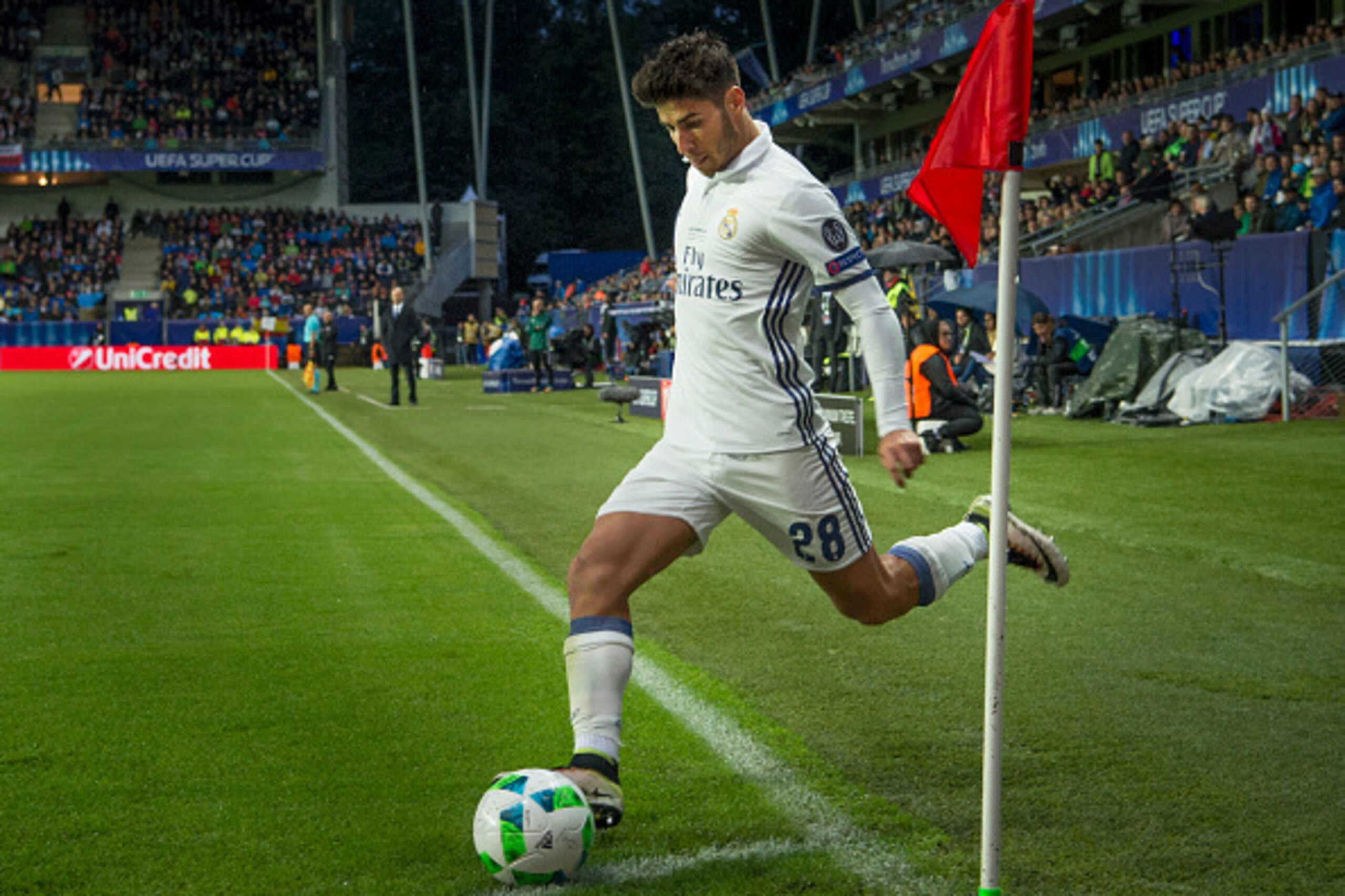 TRONDHEIM, NORWAY - AUGUST 09: Marco Asensio of Real Madrid takes a corner during  theUEFA Super Cup match between Real Madrid and Sevilla at the Lerkendal Stadion on August 9, 2016 in Trondheim, Norway. (Photo by Trond Tandberg/Getty Images)