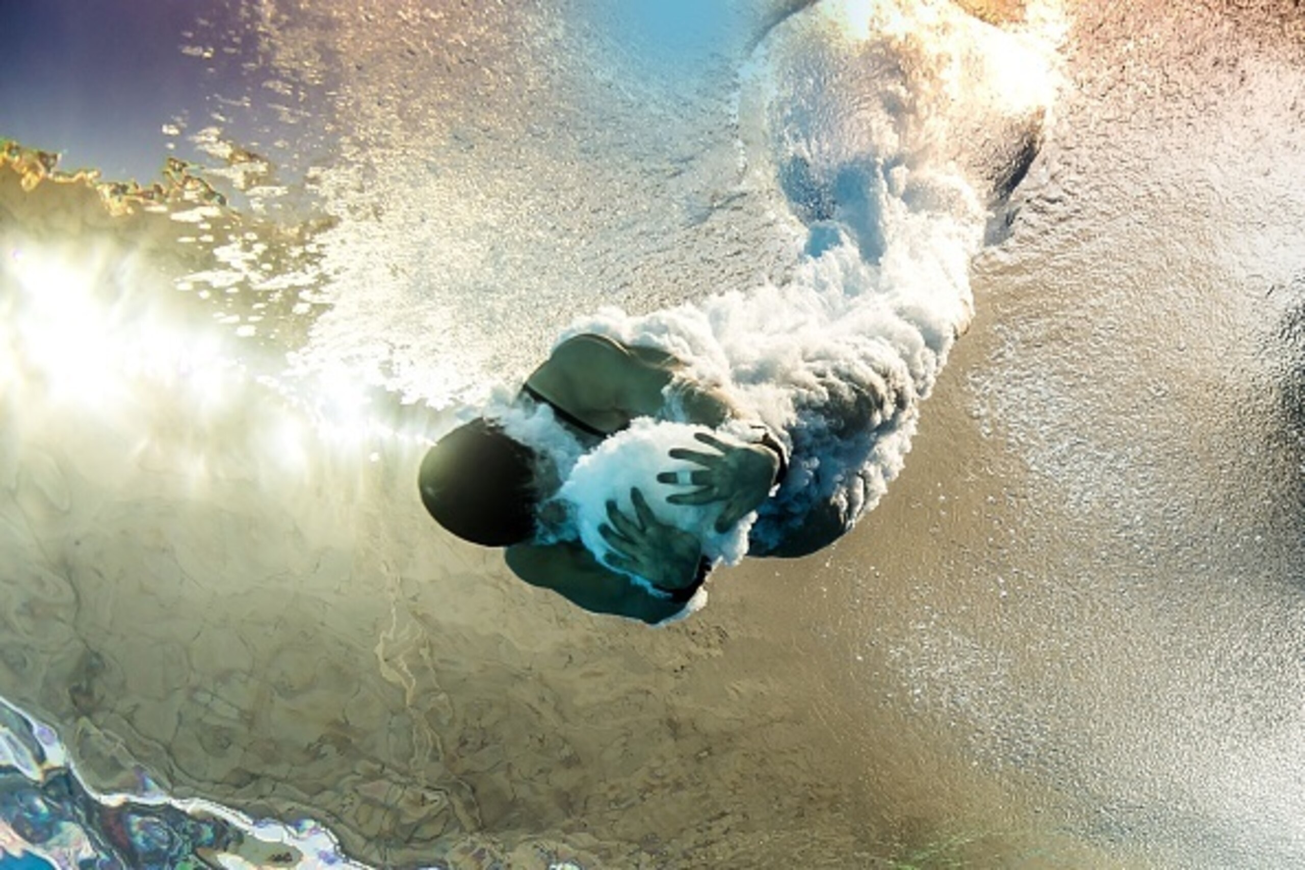 Underwater view shows Japan's Minami Itahashi taking part in the Women's 10m Platform Semifinal during the diving event at the Rio 2016 Olympic Games at the Maria Lenk Aquatics Stadium in Rio de Janeiro on August 18, 2016.   / AFP / FRANCOIS XAVIER MARIT 