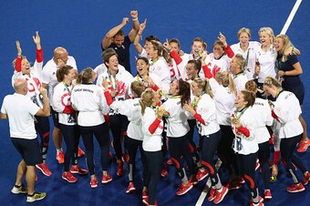 RIO DE JANEIRO, BRAZIL - AUGUST 19:  Team Great Britain celebrate after defeating Netherlands in the Women's Gold Medal Match on Day 14 of the Rio 2016 Olympic Games at the Olympic Hockey Centre on August 19, 2016 in Rio de Janeiro, Brazil.  (Photo by Mar