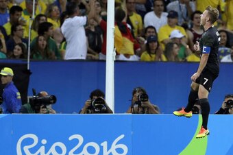Max Meyer celebrates after scoring the equalizer.
