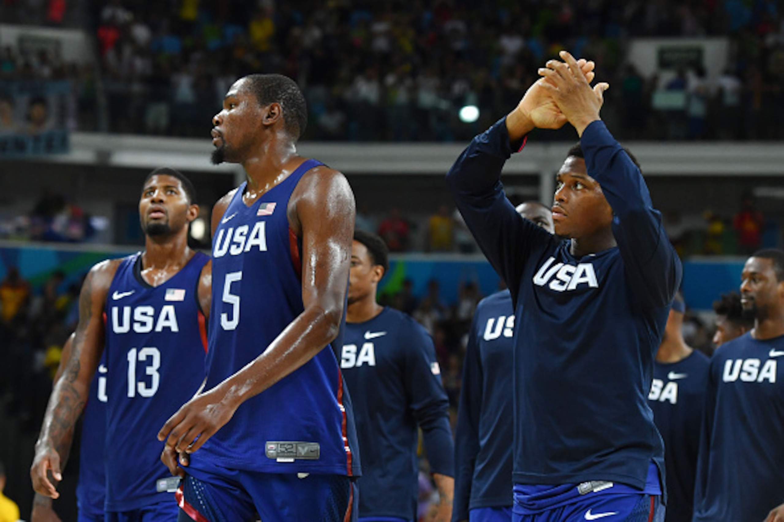 USA's guard Kevin Durant (C) and USA's guard Kyle Lowry (R) celebrate after winning a Men's semifinal basketball match between Spain and USA at the Carioca Arena 1 in Rio de Janeiro on August 19, 2016 during the Rio 2016 Olympic Games. / AFP / Andrej ISAK