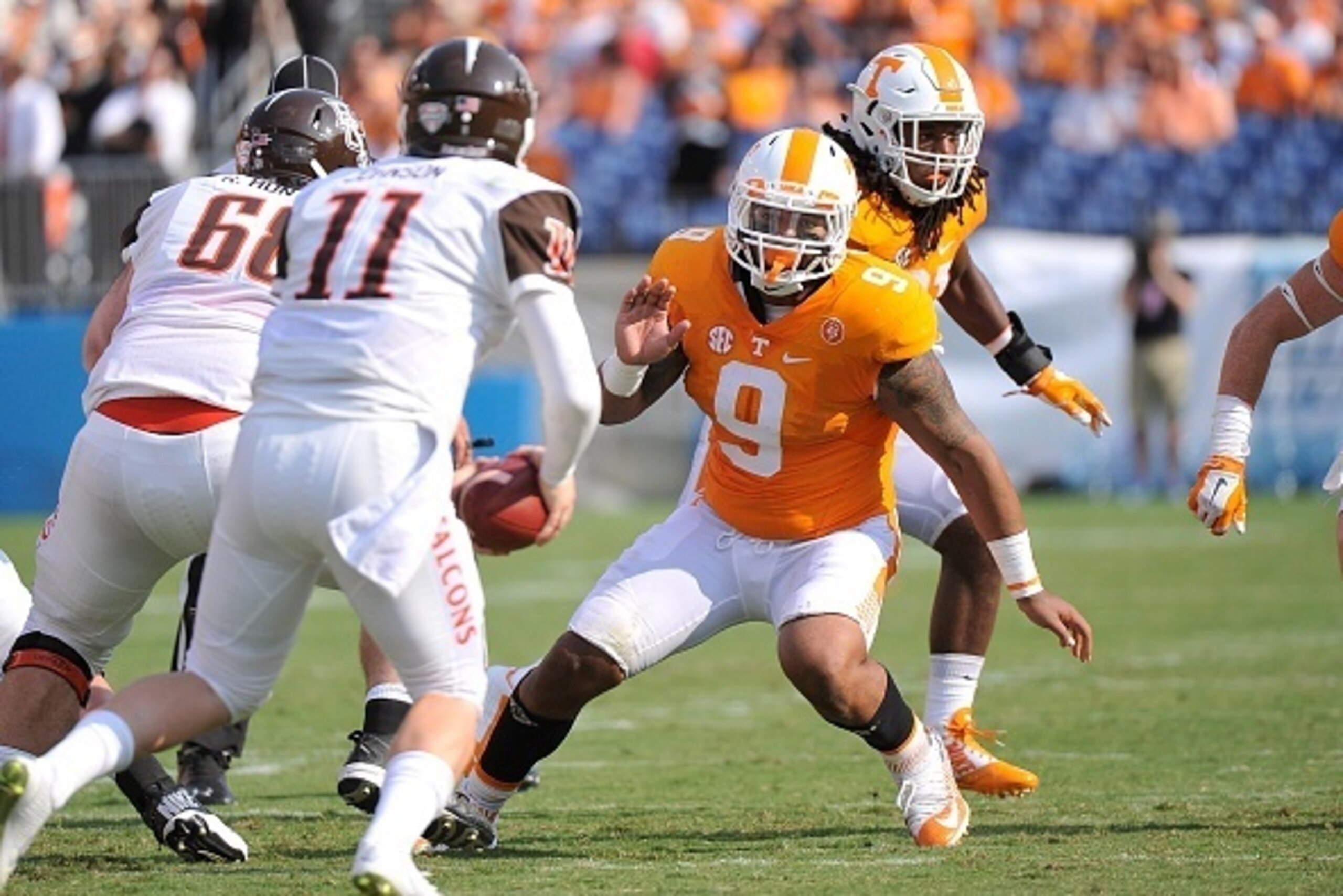NASHVILLE, TN - SEPTEMBER 05:  Derek Barnett #9 of the Tennessee Volunteers plays against the Bowling Green Falcons at Nissan Stadium on September 5, 2015 in Nashville, Tennessee.  (Photo by Frederick Breedon/Getty Images)