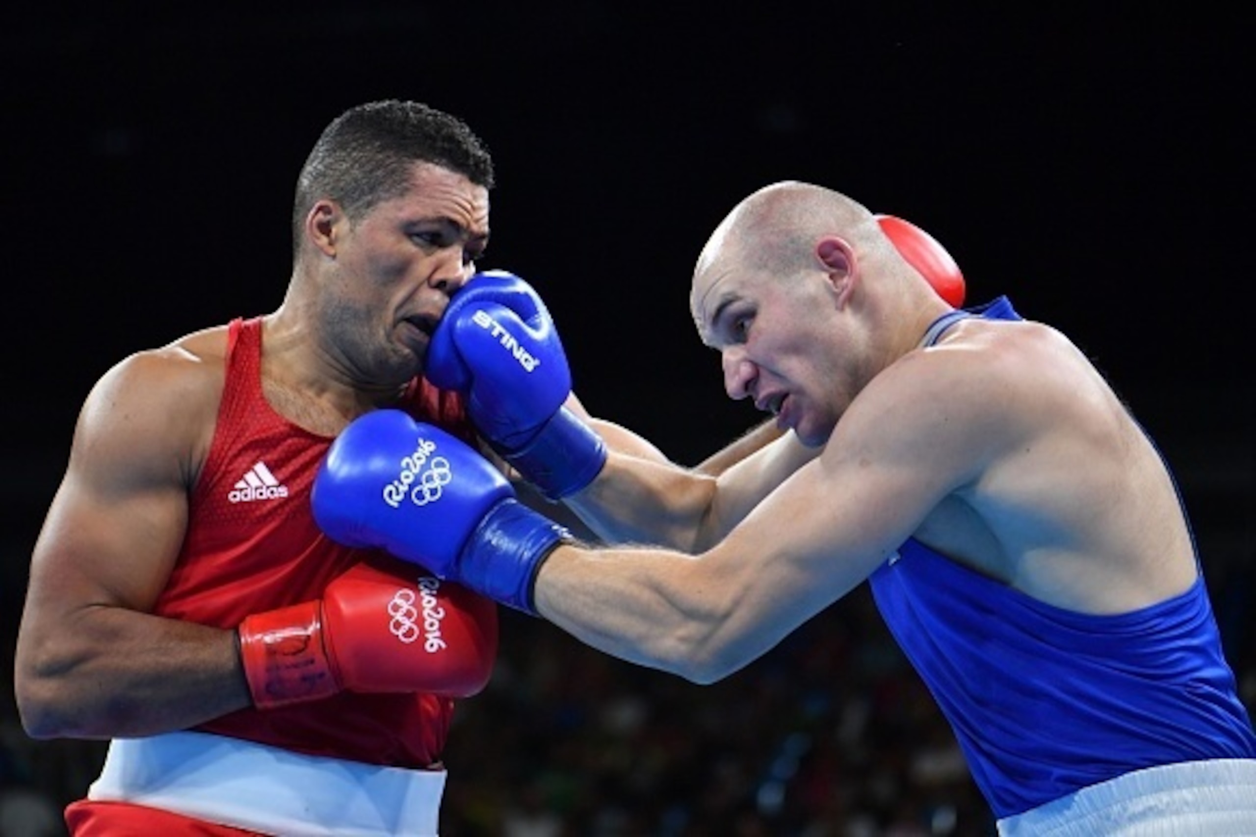 Great Britain's Joe Joyce (red) fights Kazakhstan's Ivan Dychko during the Men's Super Heavy (+91kg) Semifinal 2 at the Rio 2016 Olympic Games at the Riocentro - Pavilion 6 in Rio de Janeiro on August 19, 2016.   / AFP / Yuri CORTEZ        (Photo credit s
