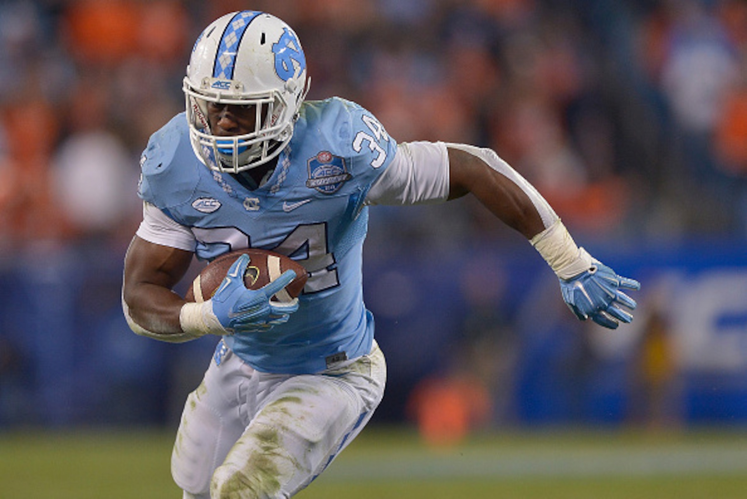 CHARLOTTE, NC - DECEMBER 05:  Elijah Hood #34 of the North Carolina Tar Heels runs against the Clemson Tigers during the Atlantic Coast Conference Football Championship at Bank of America Stadium on December 5, 2015 in Charlotte, North Carolina. Clemson w