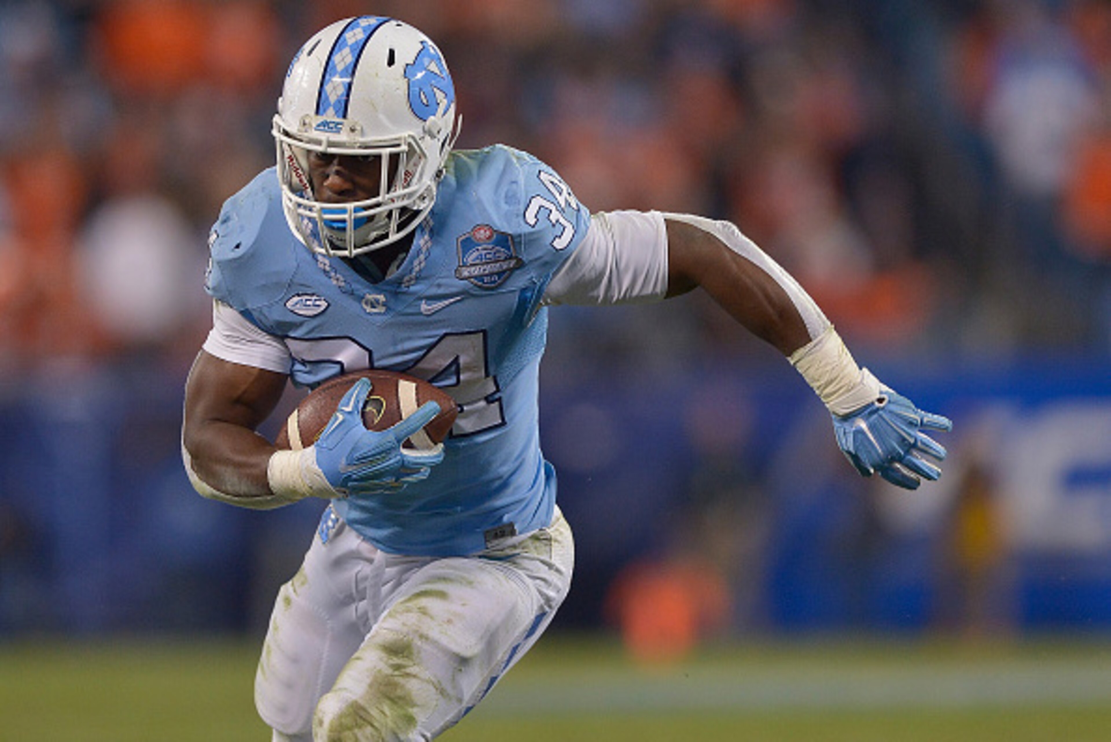 CHARLOTTE, NC - DECEMBER 05:  Elijah Hood #34 of the North Carolina Tar Heels runs against the Clemson Tigers during the Atlantic Coast Conference Football Championship at Bank of America Stadium on December 5, 2015 in Charlotte, North Carolina. Clemson w