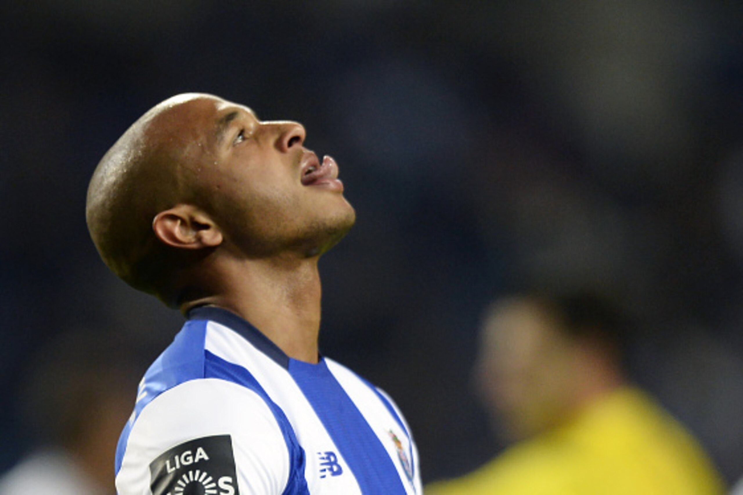 Porto's Algerian midfielder Yacine Brahimi looks skywards during the Portuguese league football match FC Porto vs Uniao da Madeira at the Dragao stadium in Porto on March 12, 2016. / AFP / MIGUEL RIOPA (Photo credit should read MIGUEL RIOPA/AFP/Ge Porto's Algerian midfielder Yacine Brahimi looks skywards during the Portuguese league football match FC Porto vs Uniao da Madeira at the Dragao stadium in Porto on March 12, 2016. / AFP / MIGUEL RIOPA (Photo credit should read MIGUEL RIOPA/AFP/Ge