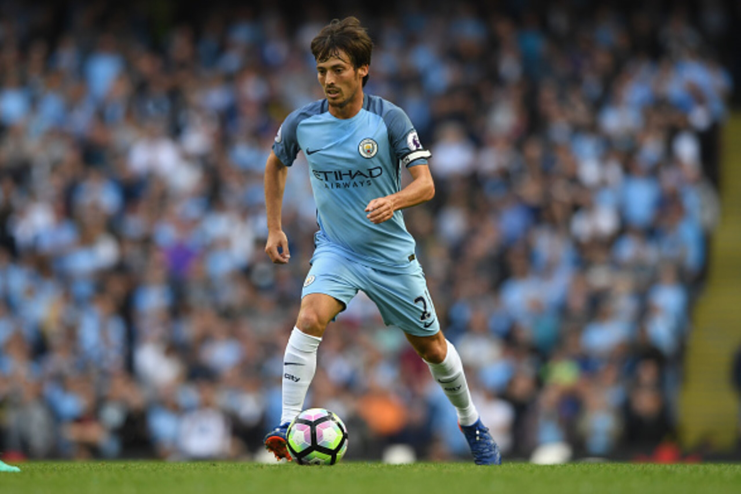 MANCHESTER, ENGLAND - AUGUST 13:  Manchester City player David Silva in action during the Premier League match between Manchester City and Sunderland at Etihad Stadium on August 13, 2016 in Manchester, England.  (Photo by Stu Forster/Getty Images)