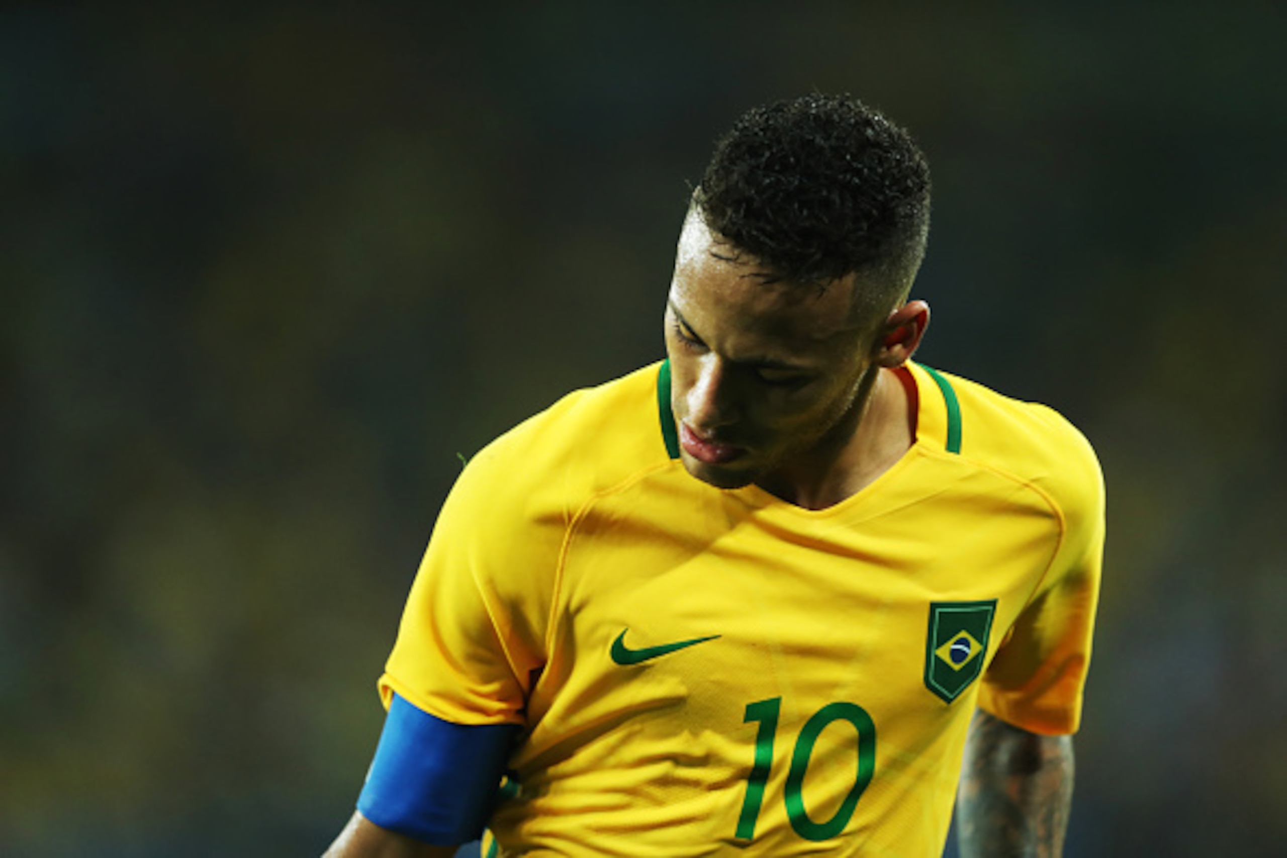 RIO DE JANEIRO, BRAZIL - AUGUST 20:  Neymar of Brazil reacts during Brazil versus Germany in the Men's football final match at Maracana Stadium on August 20, 2016 in Rio de Janeiro, Brazil. (Photo by Ian MacNicol/Getty Images)