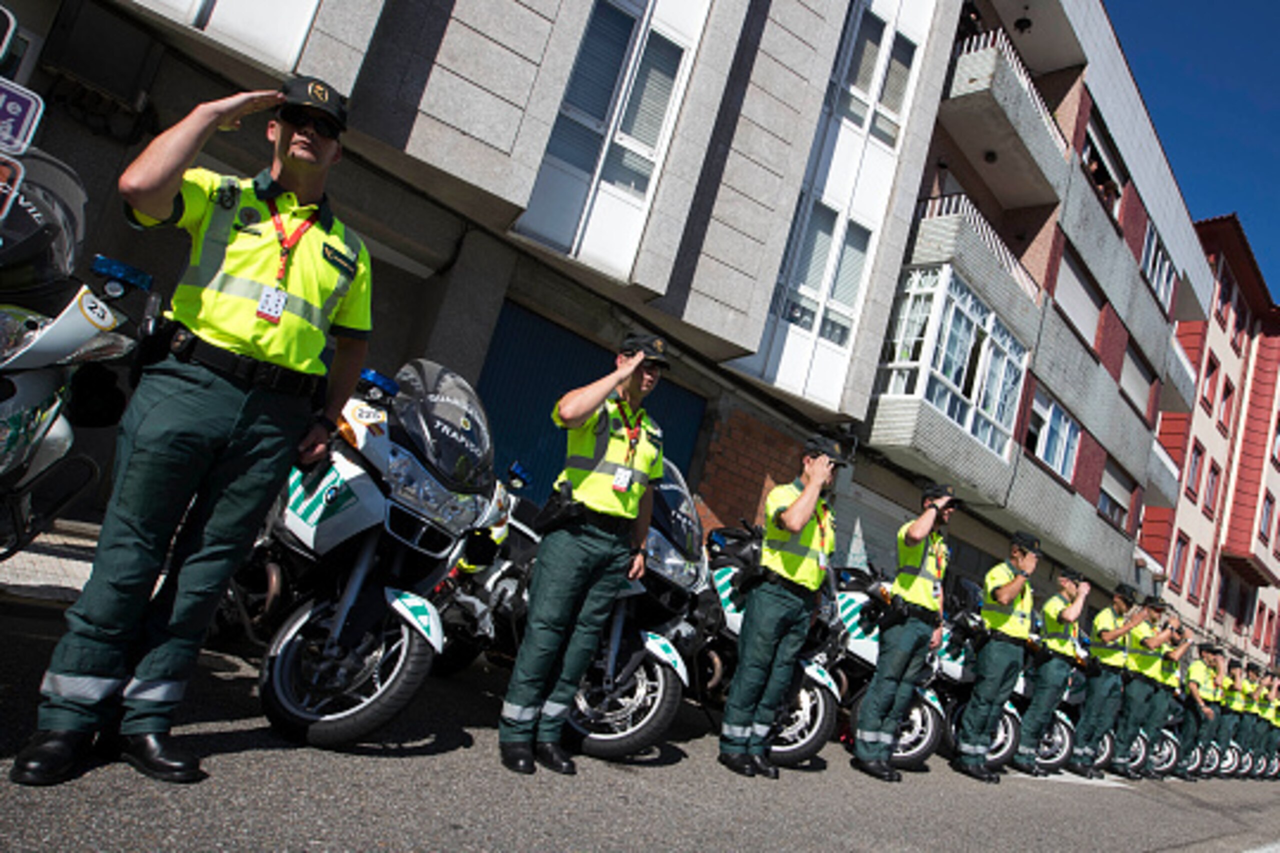Members of the Civil Guard traffic contingent salute before the start of the third stage of the 71st edition of 'La Vuelta' Tour of Spain, a 170 km route between Marin (Pontevedra) and Mirador Ezaro on August 22, 2016. / AFP / JAIME REINA        (Photo cr