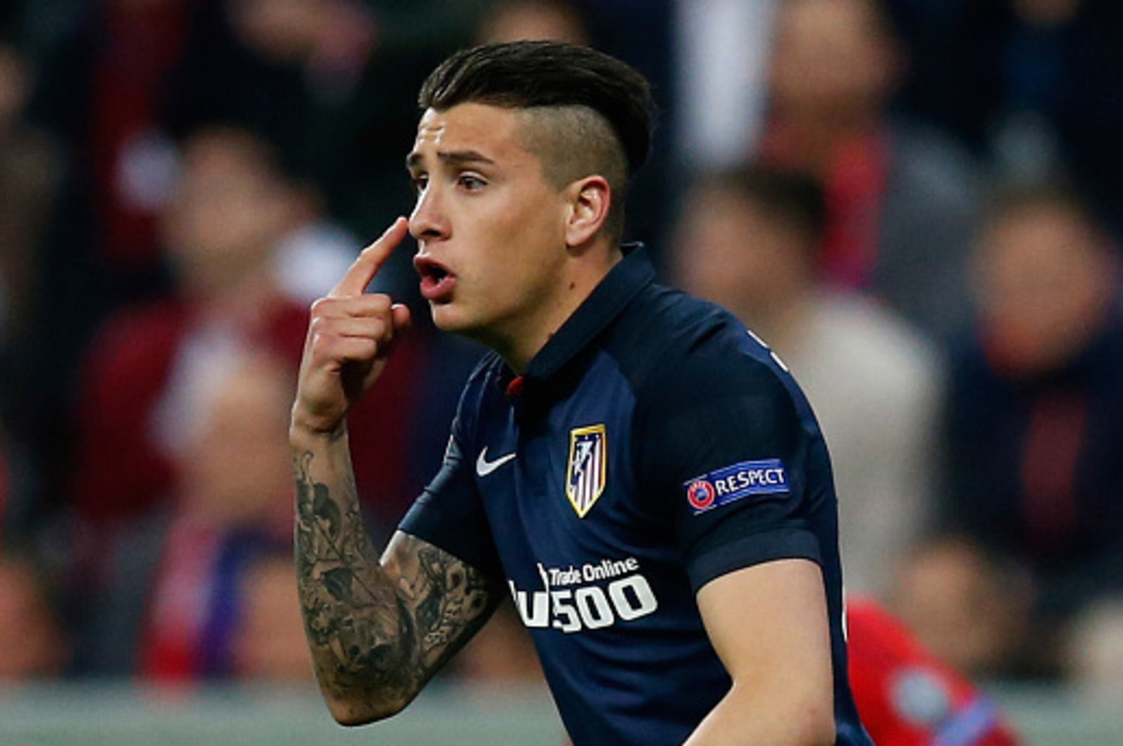 MUNICH, GERMANY - MAY 03: Jose Maria Gimenez of Atletico Madrid reacts during UEFA Champions League semi final second leg match between FC Bayern Muenchen and Club Atletico de Madrid at Allianz Arena on May 3, 2016 in Munich, Germany. (Photo by Boris St MUNICH, GERMANY - MAY 03: Jose Maria Gimenez of Atletico Madrid reacts during UEFA Champions League semi final second leg match between FC Bayern Muenchen and Club Atletico de Madrid at Allianz Arena on May 3, 2016 in Munich, Germany. (Photo by Boris St