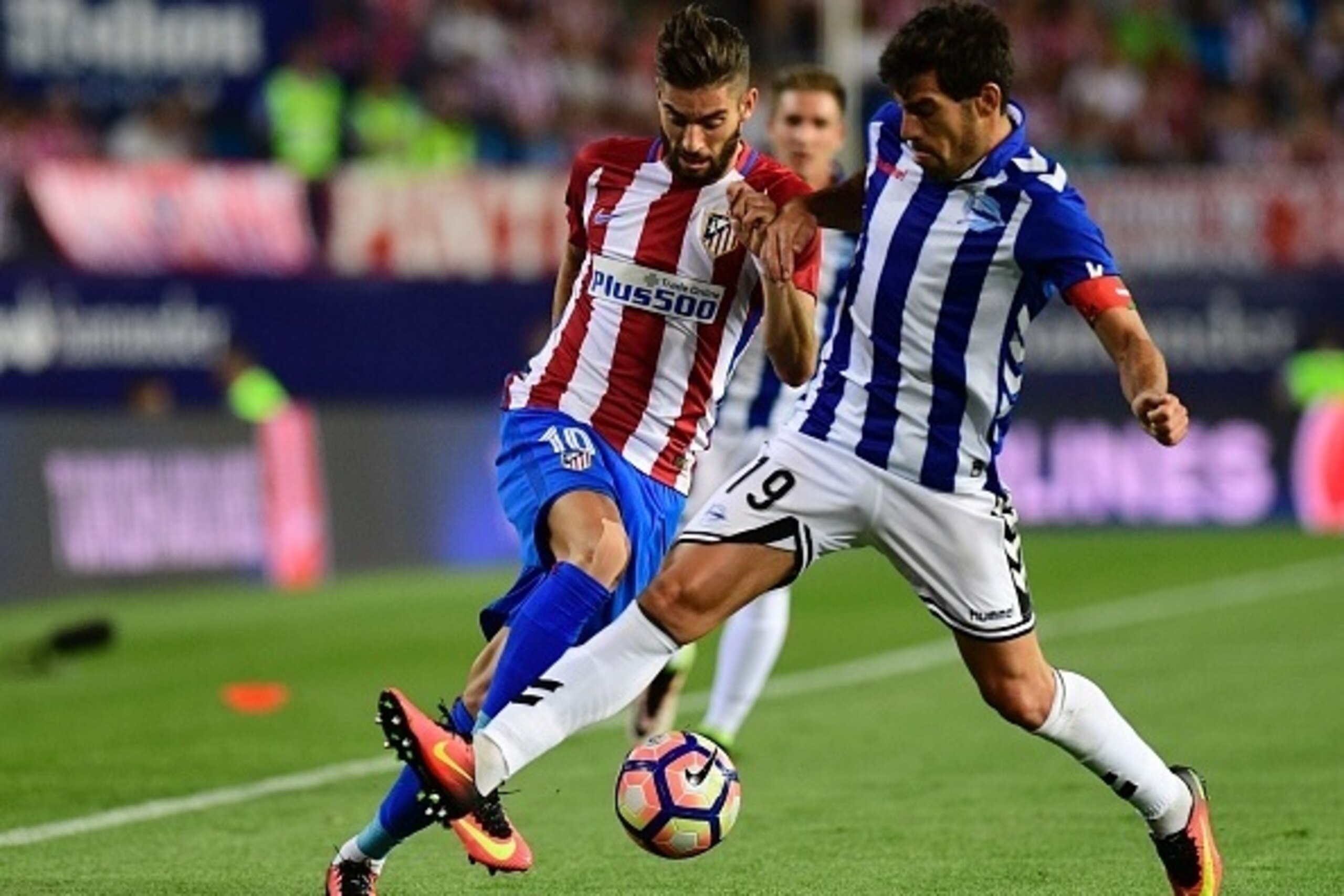 Atletico Madrid's Belgian midfielder Yannick Ferreira Carrasco (L) vies with Deportivo Alaves' midfielder Manu Garcia during the Spanish league football match Club Atletico de Madrid vs Deportivo Alaves at the Vicente Calderon stadium in Madrid on Ausgut 