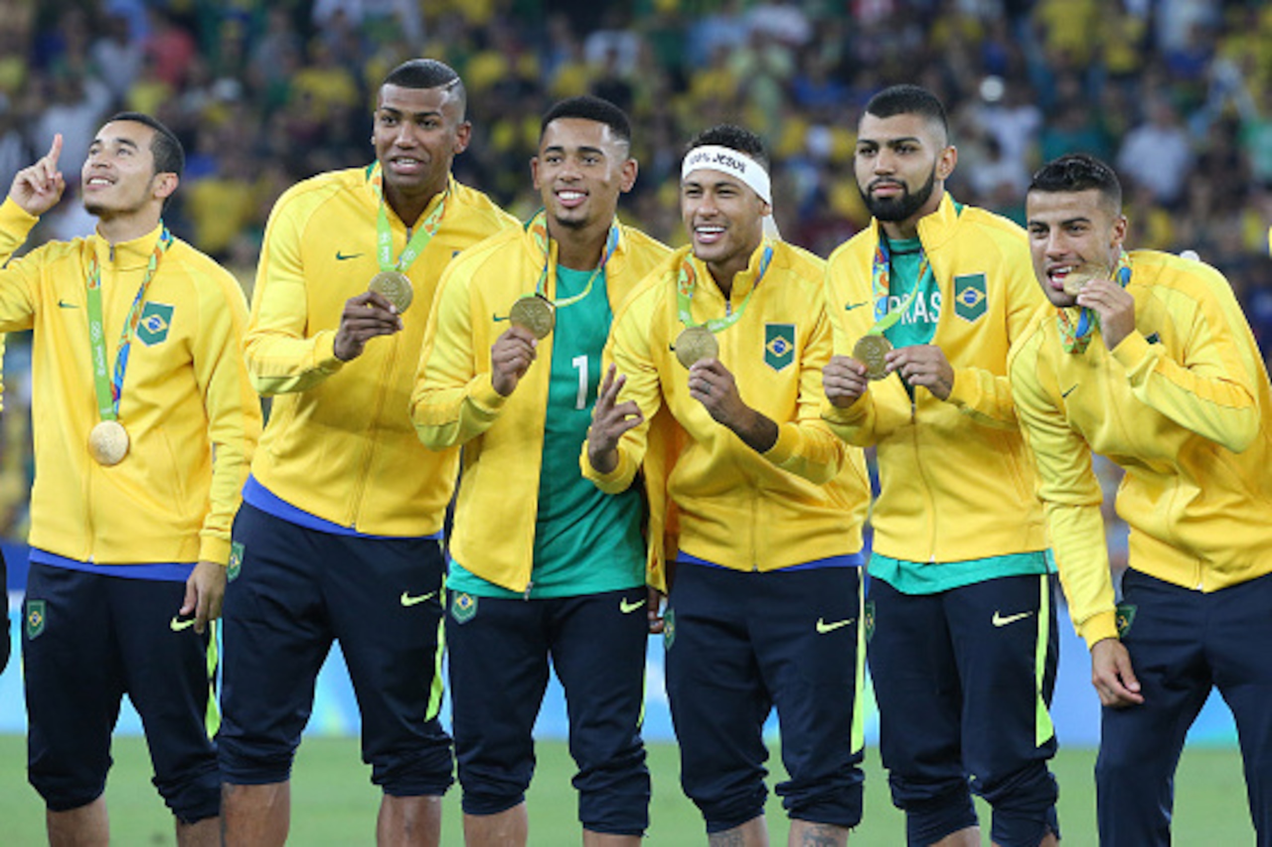 RIO DE JANEIRO, BRAZIL - AUGUST 20: Neymar of Brazil celebrates with teammates winning the gold medal following the Men's Soccer Final between Brazil and Germany on day 15 of the Rio 2016 Olympic Games at Maracana Stadium on August 20, 2016 in Rio de Jane