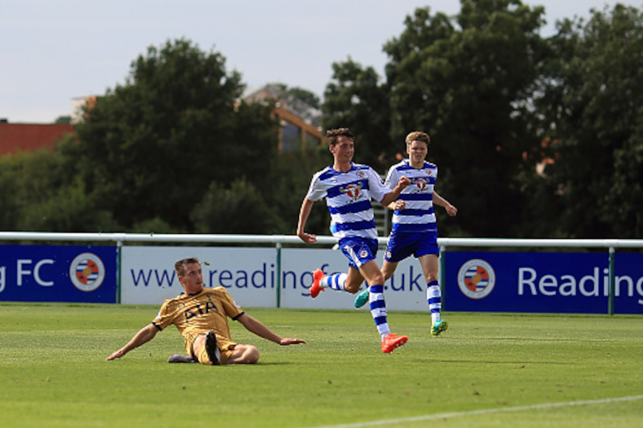 WOKINGHAM, ENGLAND - AUGUST 22:  Will Miller of Tottenham scores his team's third goal of the game during the Premier League 2 match between Reading and Tottenham Hotspur on August 22, 2016 in Wokingham, England.  (Photo by Ben Hoskins/Getty Images)