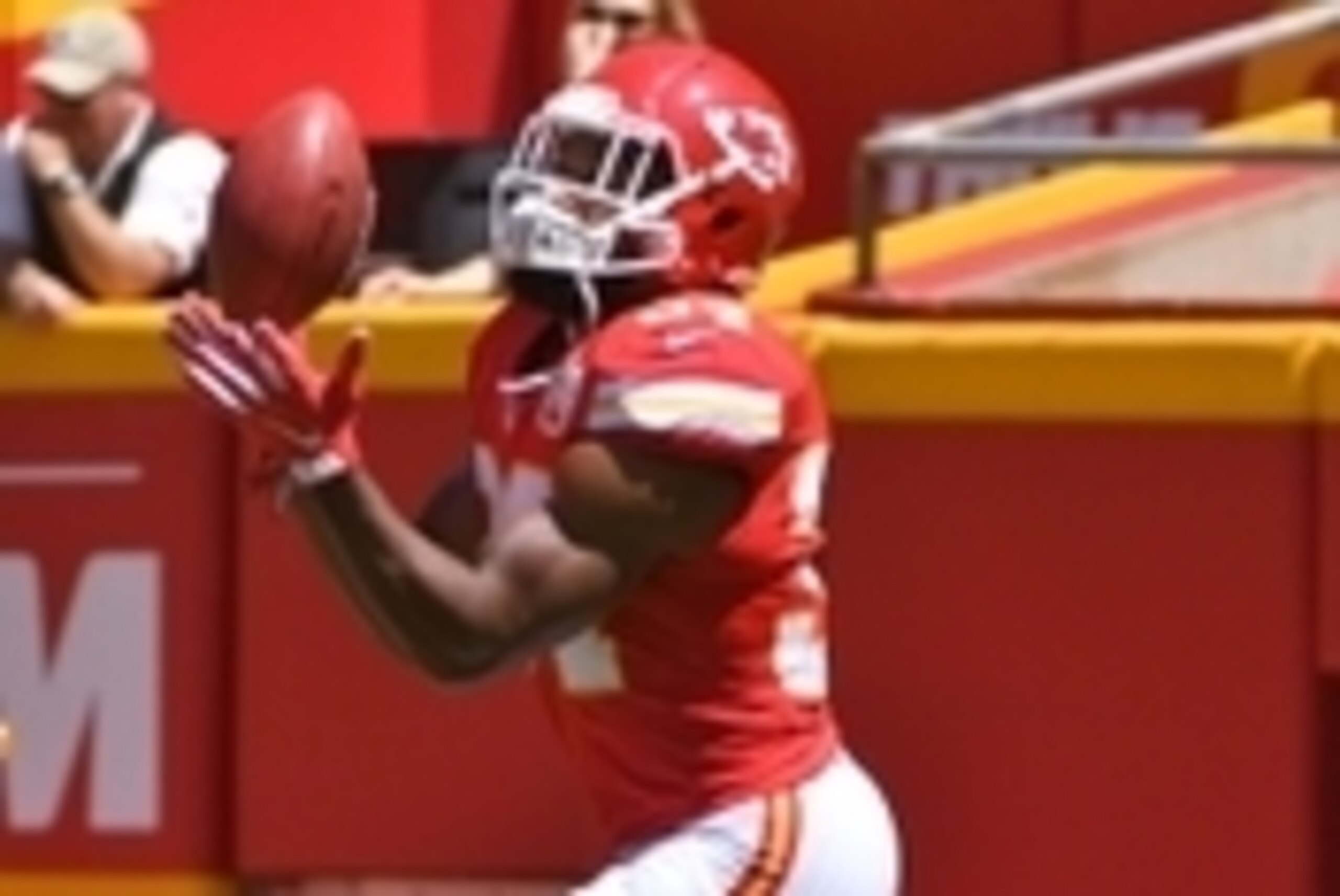 Aug 13, 2016; Kansas City, MO, USA; Kansas City Chiefs running back Knile Davis (34) warms up before the game agains the Seattle Seahawks at Arrowhead Stadium. Seattle won 17-16. Mandatory Credit: Denny Medley-USA TODAY Sports
