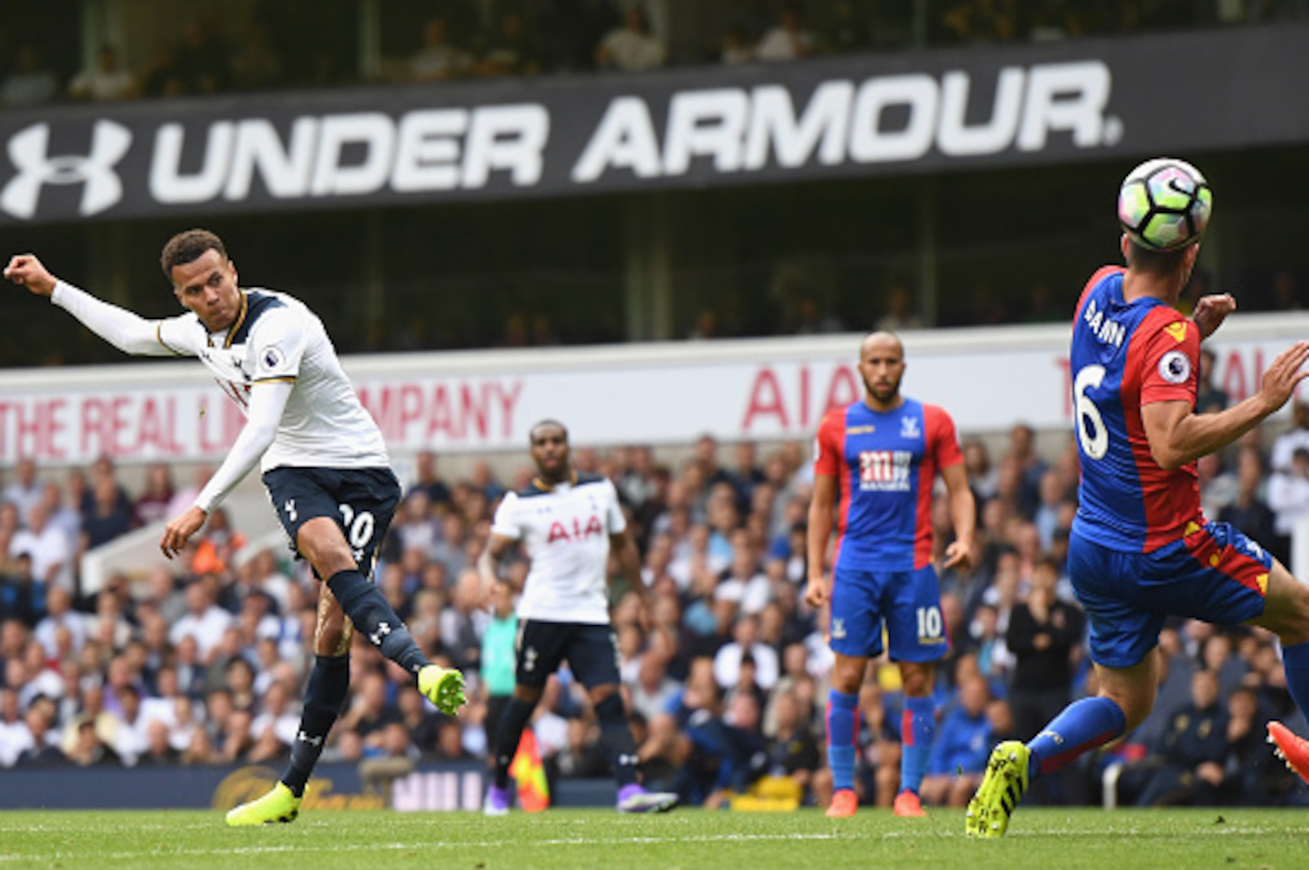 LONDON, ENGLAND - AUGUST 20:  Dele Alli of Tottenham Hotspur shoots during the Premier League match between Tottenham Hotspur and Crystal Palace at White Hart Lane on August 20, 2016 in London, England.  (Photo by Mike Hewitt/Getty Images)