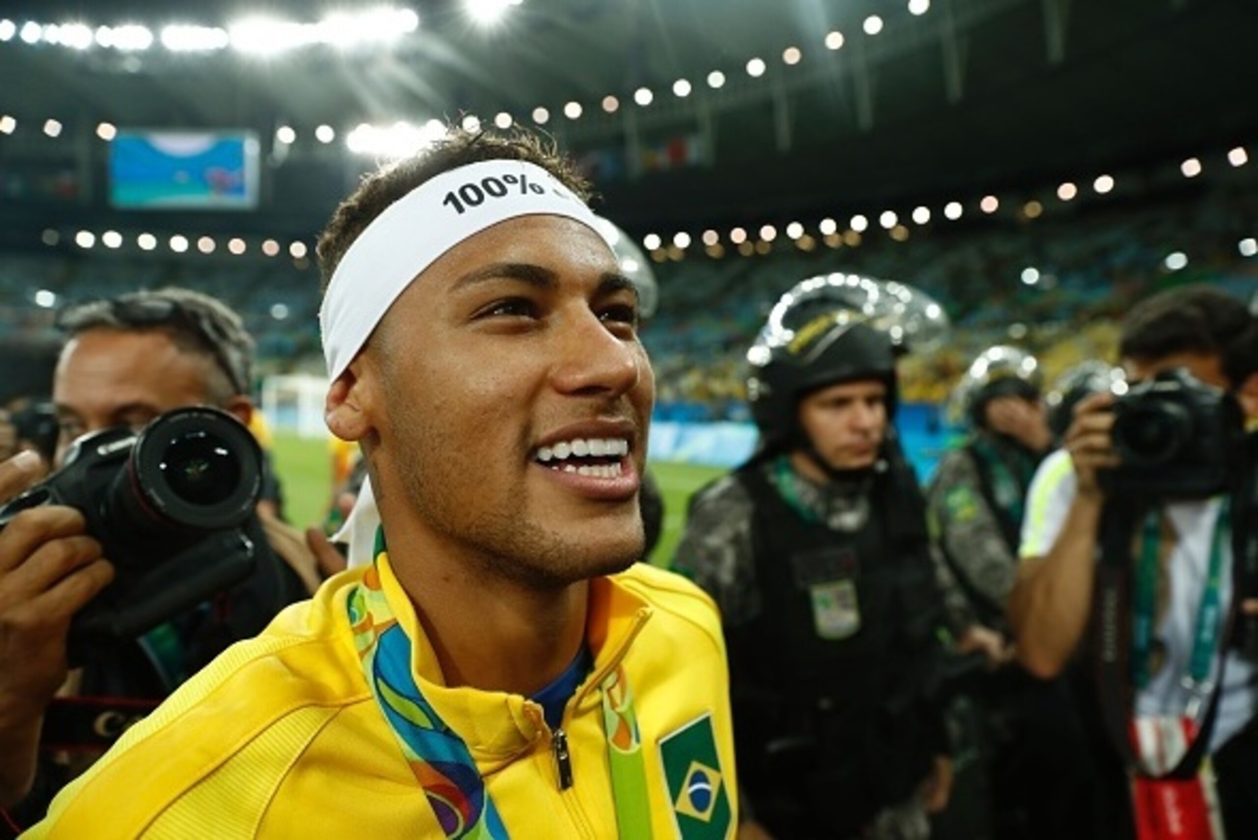 Brazil's forward Neymar celebrates with fans after the Rio 2016 Olympic Games men's football gold medal match between Brazil and Germany at the Maracana stadium in Rio de Janeiro on August 20, 2016.  / AFP / Odd ANDERSEN        (Photo credit should read O