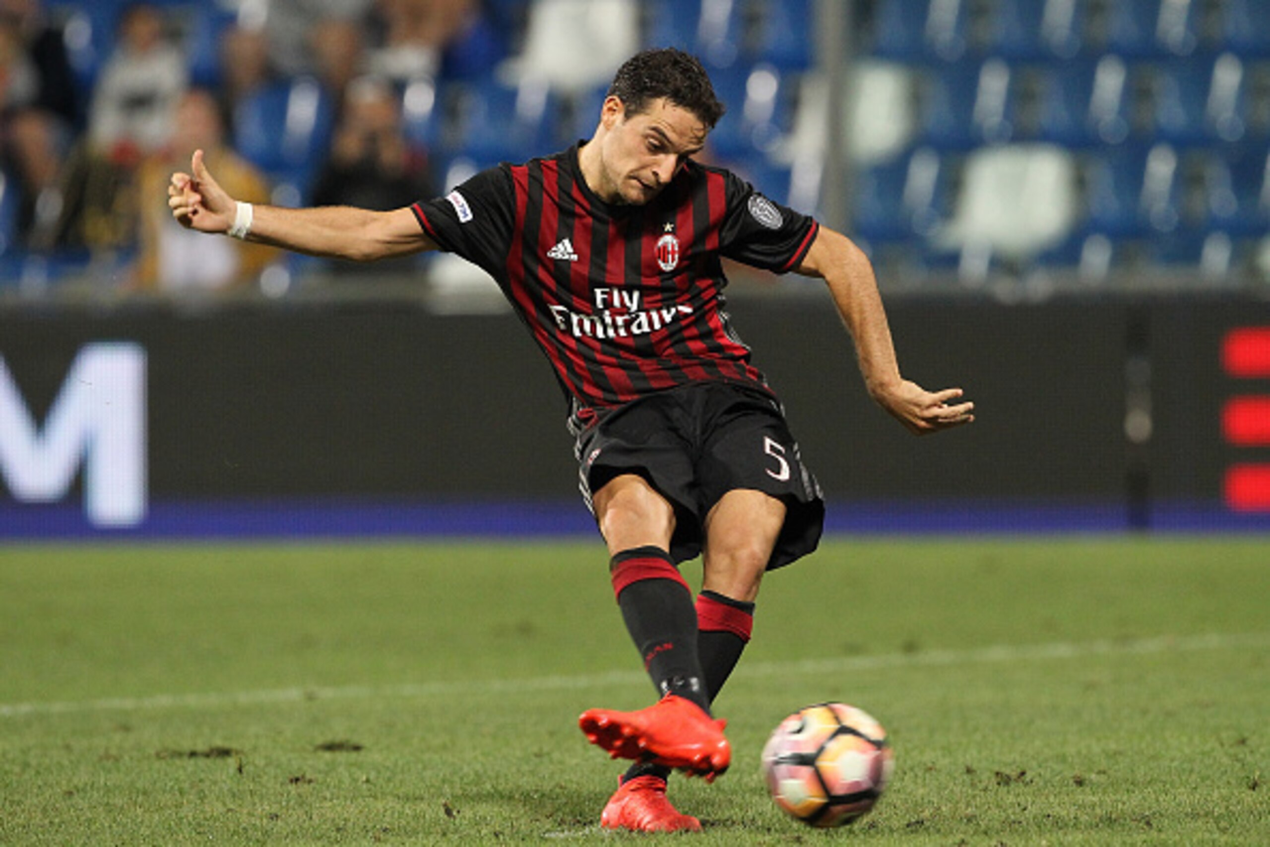 REGGIO NELL'EMILIA, ITALY - AUGUST 10:  Giacomo Bonaventura of AC Milan scores his goal from the penalty spot during the TIM Preseason Tournament at Mapei Stadium - Citta' del Tricolore on August 10, 2016 in Reggio nell'Emilia, Italy  (Photo by Marco Luzz