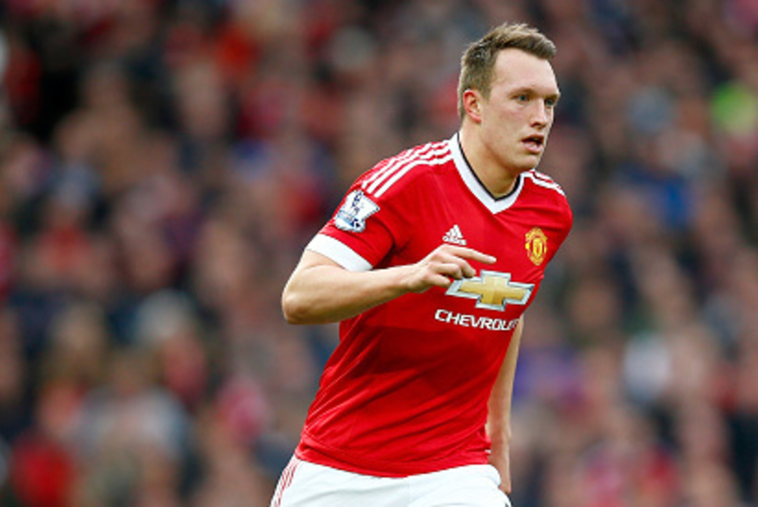 MANCHESTER, ENGLAND - OCTOBER 25:  Phil Jones of Manchester United during the Barclays Premier League match between Manchester United and Manchester City at Old Trafford on October 25, 2015 in Manchester, England.  (Photo by Clive Rose/Getty Images)