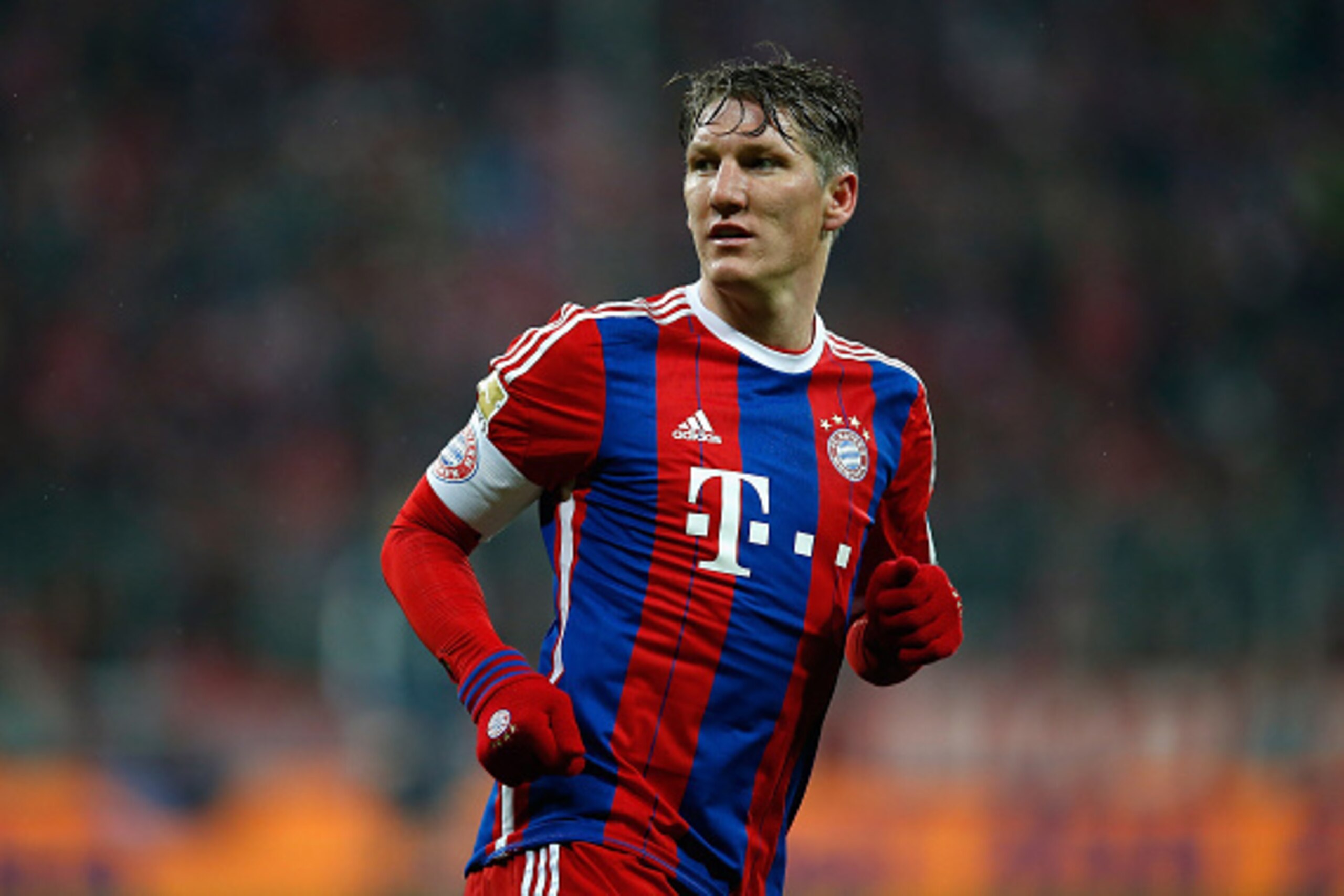 MUNICH, GERMANY - FEBRUARY 27:  Bastian Schweinsteiger of Muenchen reacts during the Bundesliga match between FC Bayern Muenchen and 1. FC Koeln at Allianz Arena on February 27, 2015 in  cMunich, Germany.  (Photo by Boris Streubel/Getty Images)