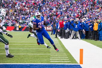 ORCHARD PARK, NY - JANUARY 03:  Karlos Williams #29 of the Buffalo Bills runs with the ball along the sideline during the game against the New York Jets on January 3, 2016 at Ralph Wilson Stadium in Orchard Park, New York.  Buffalo Bills defeat New York J