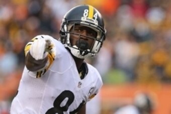 Dec 13, 2015; Cincinnati, OH, USA; Pittsburgh Steelers wide receiver Antonio Brown (84) looks on prior to the play against the Cincinnati Bengals in the second half at Paul Brown Stadium. The Steelers won 33-20. Mandatory Credit: Aaron Doster-USA TODAY Sp