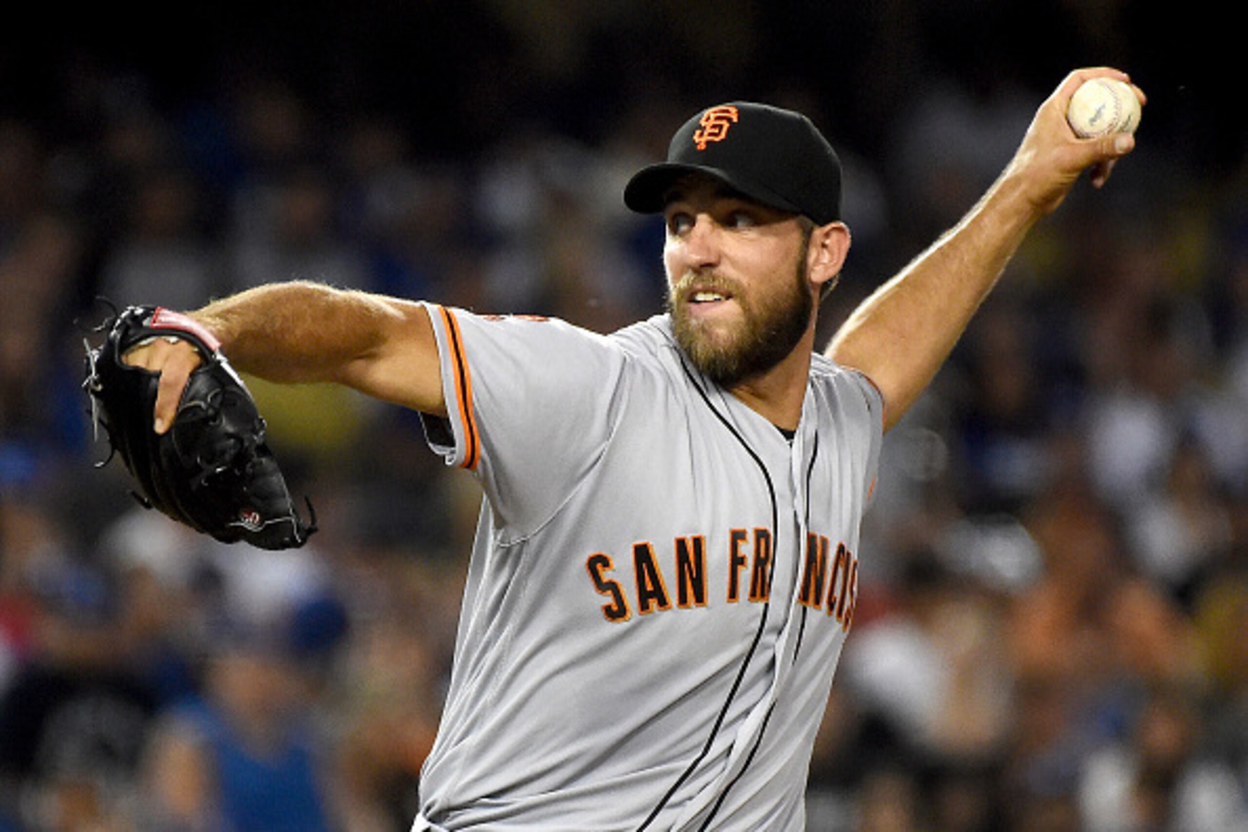 LOS ANGELES, CA - AUGUST 23:  Madison Bumgarner #40 of the San Francisco Giants in the second inning of the game against the Los Angeles Dodgers at Dodger Stadium on August 23, 2016 in Los Angeles, California.  (Photo by Jayne Kamin-Oncea/Getty Images)