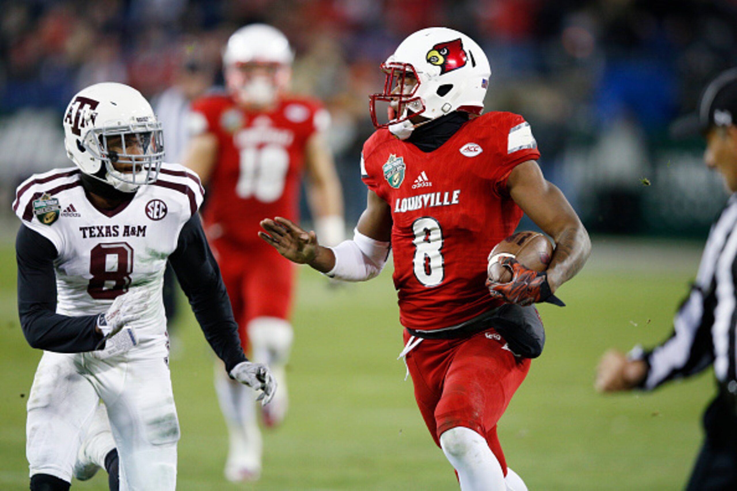 NASHVILLE, TN - DECEMBER 30: Lamar Jackson #8 of the Louisville Cardinals runs the ball against the Texas A&M Aggies in the second half of the Franklin American Mortgage Music City Bowl at Nissan Stadium on December 30, 2015 in Nashville, Tennessee. (Phot