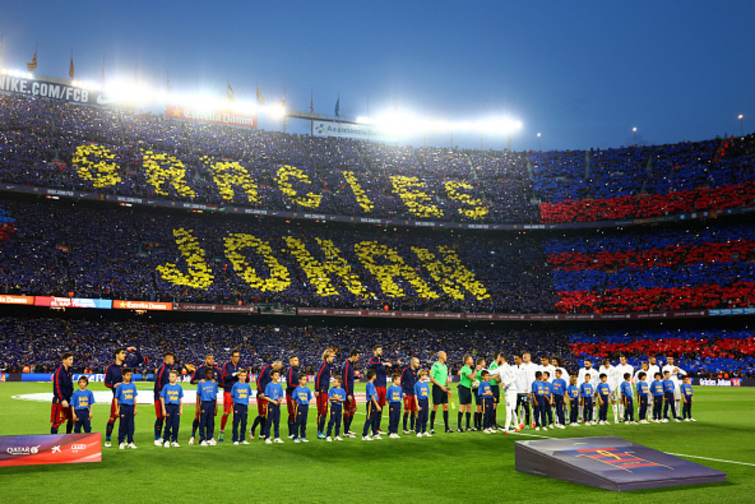 BARCELONA, SPAIN - APRIL 02: Fans unveil a mosaic tribute to the former FC Barcelona player and manager, Johan Cruyff as the players shake hands before the La Liga match between FC Barcelona and Real Madrid CF at Camp Nou on April 2, 2016 in Barcelona, S BARCELONA, SPAIN - APRIL 02: Fans unveil a mosaic tribute to the former FC Barcelona player and manager, Johan Cruyff as the players shake hands before the La Liga match between FC Barcelona and Real Madrid CF at Camp Nou on April 2, 2016 in Barcelona, S