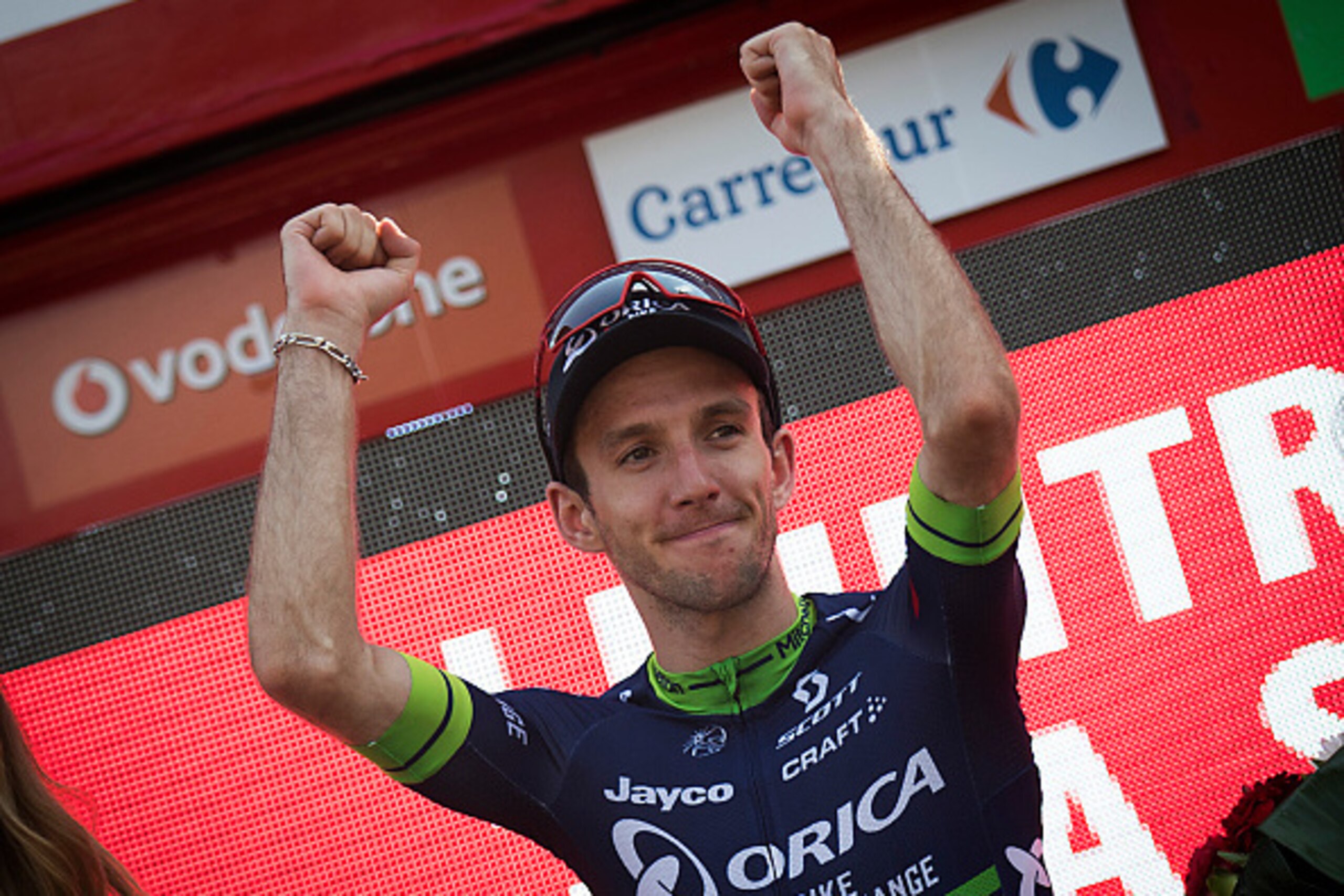 Orica-Bikeexchange's British cyclist Simon Yates celebrates on the podium after winning the 6th stage of the 71st edition of 'La Vuelta' Tour of Spain, a 163,2 km route between Monforte de Lemos to Luintra on August 25, 2016. / AFP / JAIME REINA (P Orica-Bikeexchange's British cyclist Simon Yates celebrates on the podium after winning the 6th stage of the 71st edition of 'La Vuelta' Tour of Spain, a 163,2 km route between Monforte de Lemos to Luintra on August 25, 2016. / AFP / JAIME REINA (P