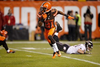 CLEVELAND, OH - NOVEMBER 30:  Justin Gilbert #21 of the Cleveland Browns carries the ball against the Baltimore Ravens at FirstEnergy Stadium on November 30, 2015 in Cleveland, Ohio.  (Photo by Gregory Shamus/Getty Images)