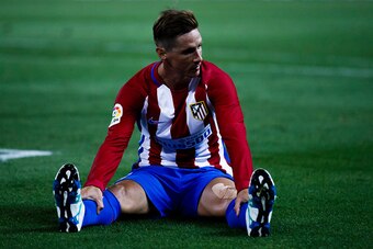 MADRID, SPAIN - AUGUST 21: Fernando Torres of Atletico de Madrid reacts on the ground during the La Liga match between Club Atletico de Madrid and Deportivo Alaves at Vicente Calderon stadium on August 21, 2016 in Madrid, Spain. (Photo by Gonzalo Arroyo M