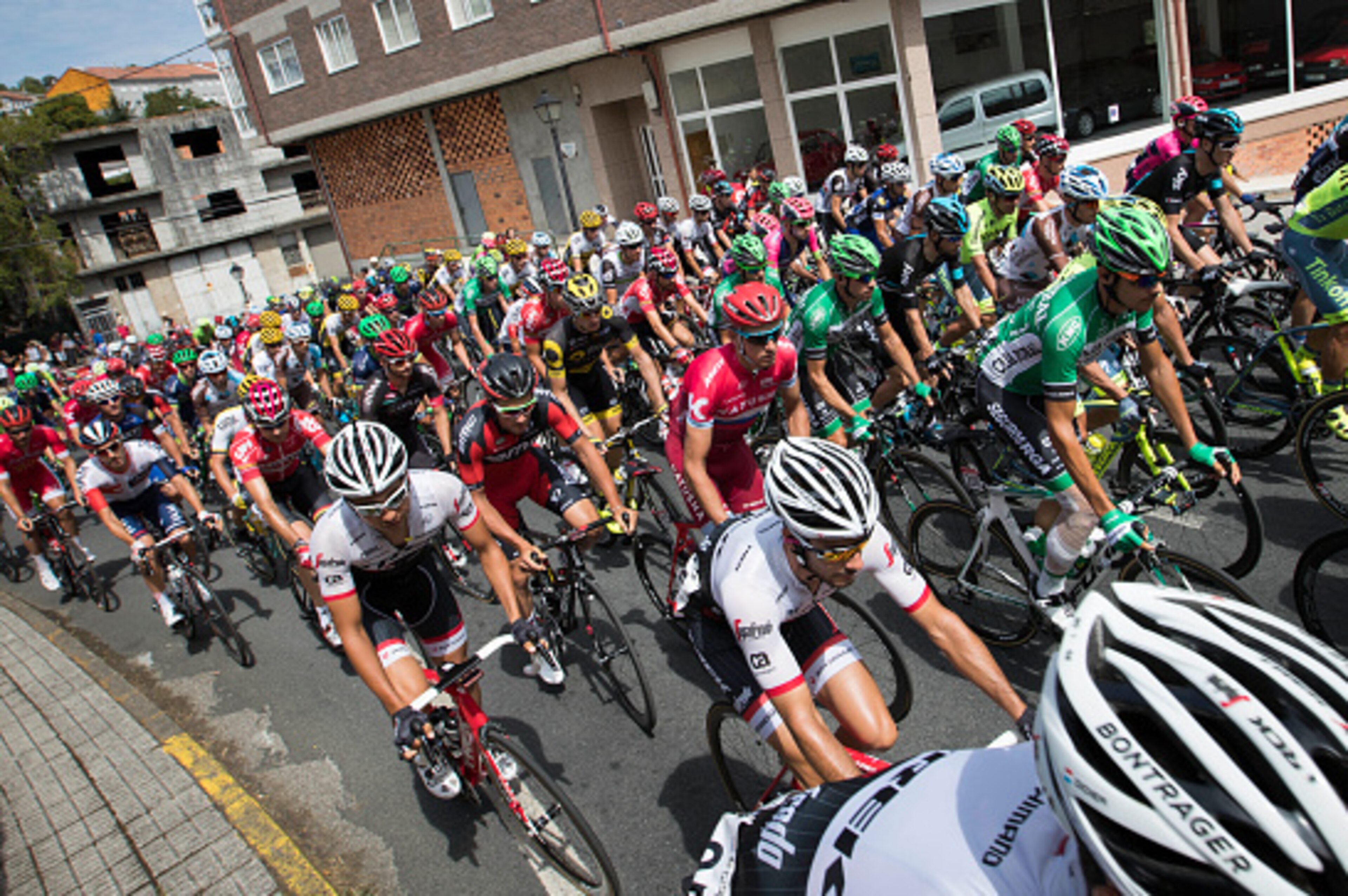 The pack takes the start of the 7th stage of the 71st edition of 'La Vuelta' Tour of Spain, a 158,5 km route between Maceda to Puebla de Sanabria on August 26, 2016. / AFP / JAIME REINA        (Photo credit should read JAIME REINA/AFP/Getty Images)