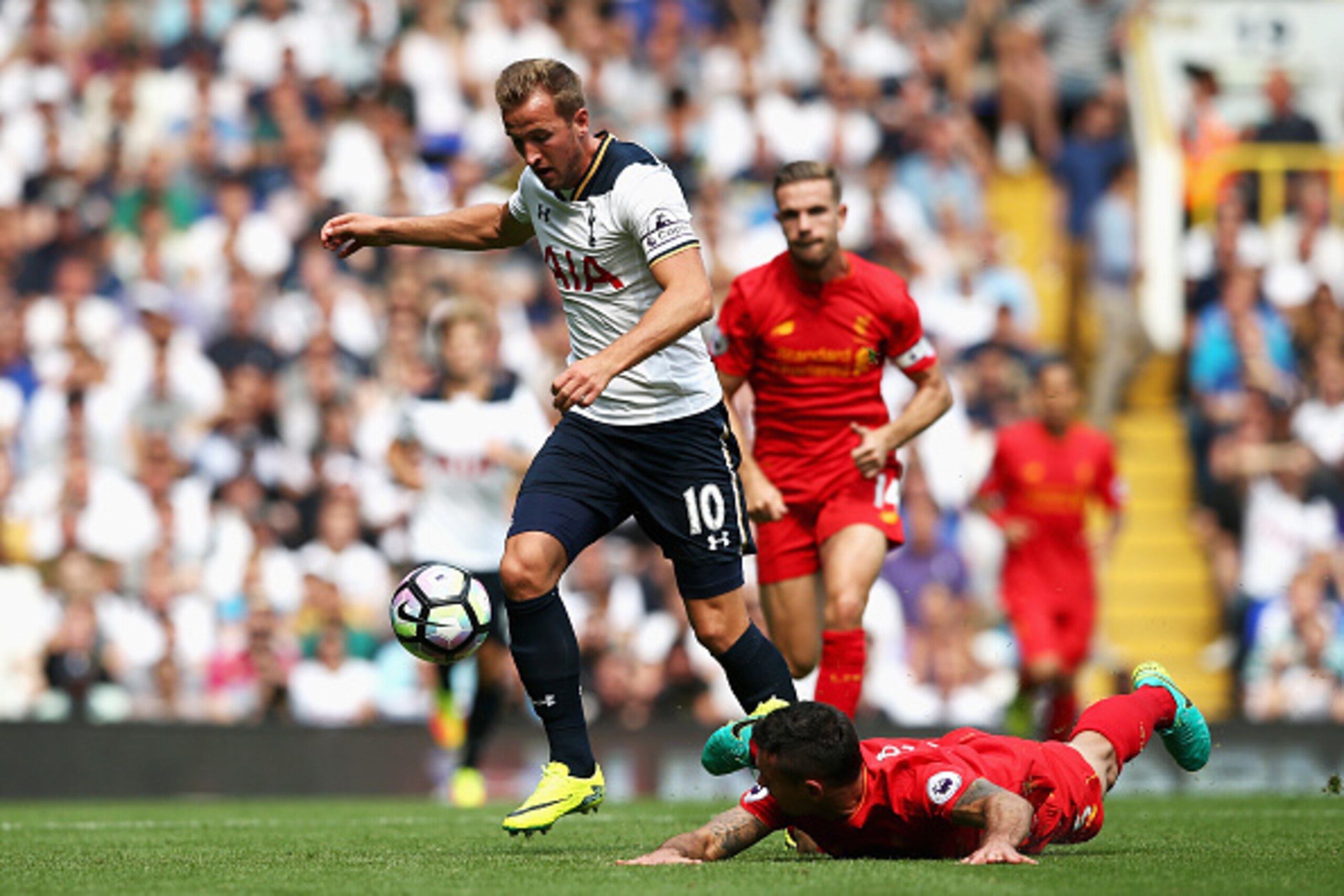 LONDON, ENGLAND - AUGUST 27:  Harry Kane of Tottenham Hotspur (L) shugs off (R) Dejan Lovren of Liverpool during the Premier League match between Tottenham Hotspur and Liverpool at White Hart Lane on August 27, 2016 in London, England.  (Photo by Jan Krug