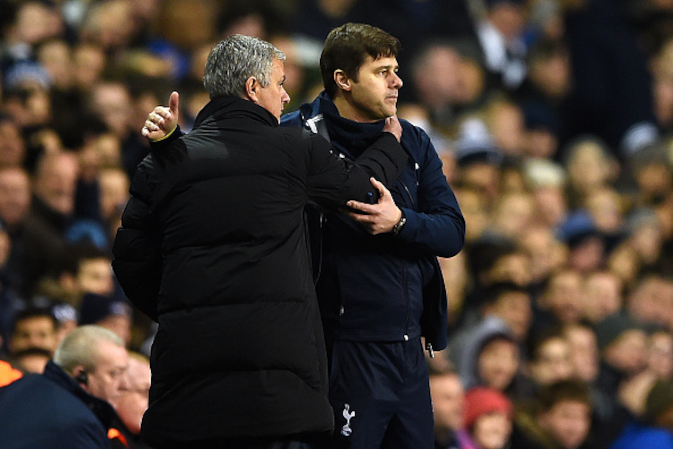 LONDON, ENGLAND - JANUARY 01:  Jose Mourinho manager, of Chelsea hugs Mauricio Pochettino, manager of Spurs towards the end of the Barclays Premier League match between Tottenham Hotspur and Chelsea at White Hart Lane on January 1, 2015 in London, England