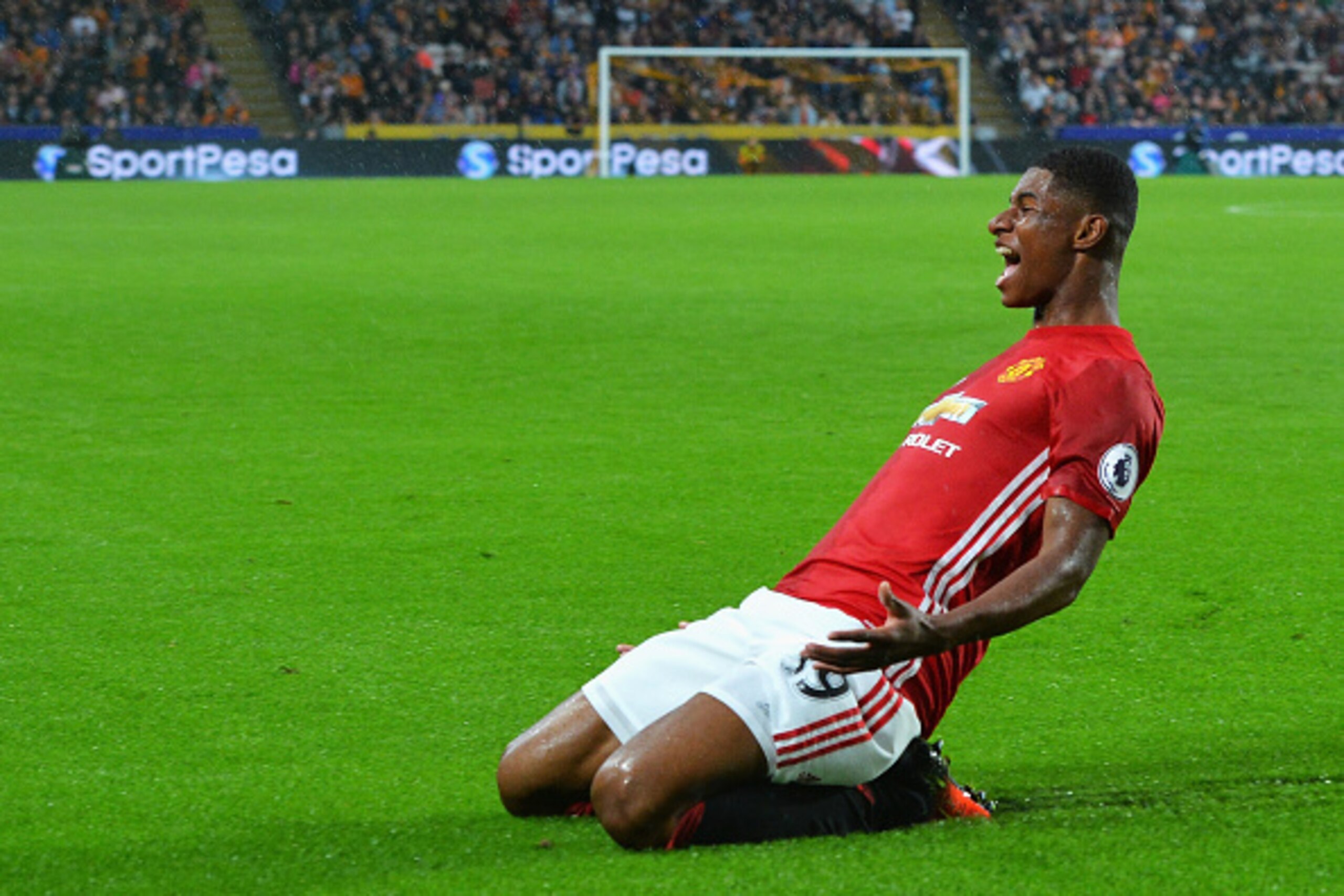 HULL, ENGLAND - AUGUST 27:  Marcus Rashford of Manchester United celebrates scoring his sides first goal during the Premier League match between Hull City and Manchester United at KCOM Stadium on August 27, 2016 in Hull, England.  (Photo by Mark Runnacles