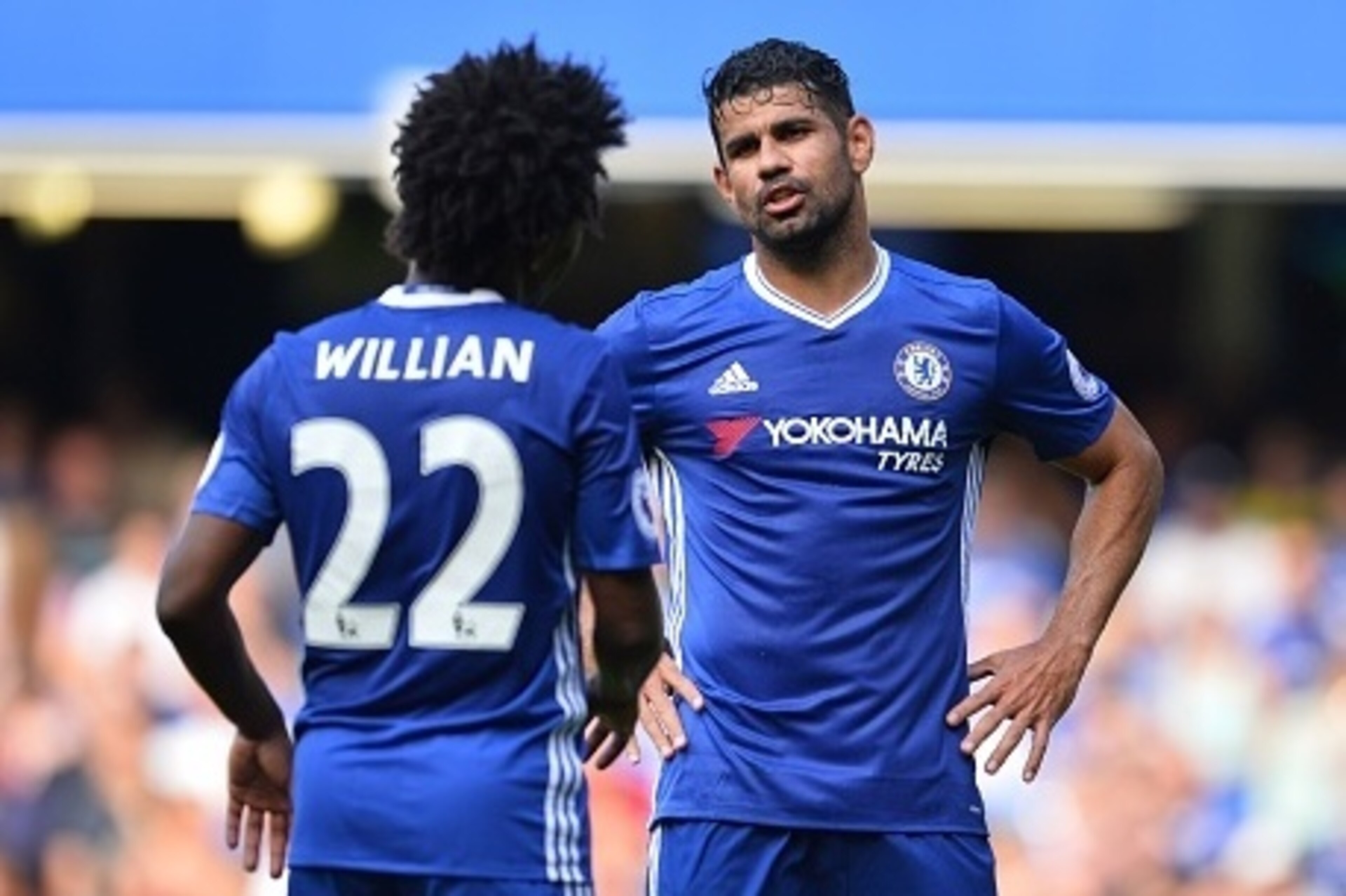 Chelsea's Brazilian midfielder Willian (L) talks with Chelsea's Brazilian-born Spanish striker Diego Costa during the English Premier League football match between Chelsea and Burnley at Stamford Bridge in London on August 27, 2016. / AFP / GLYN KIRK / RE