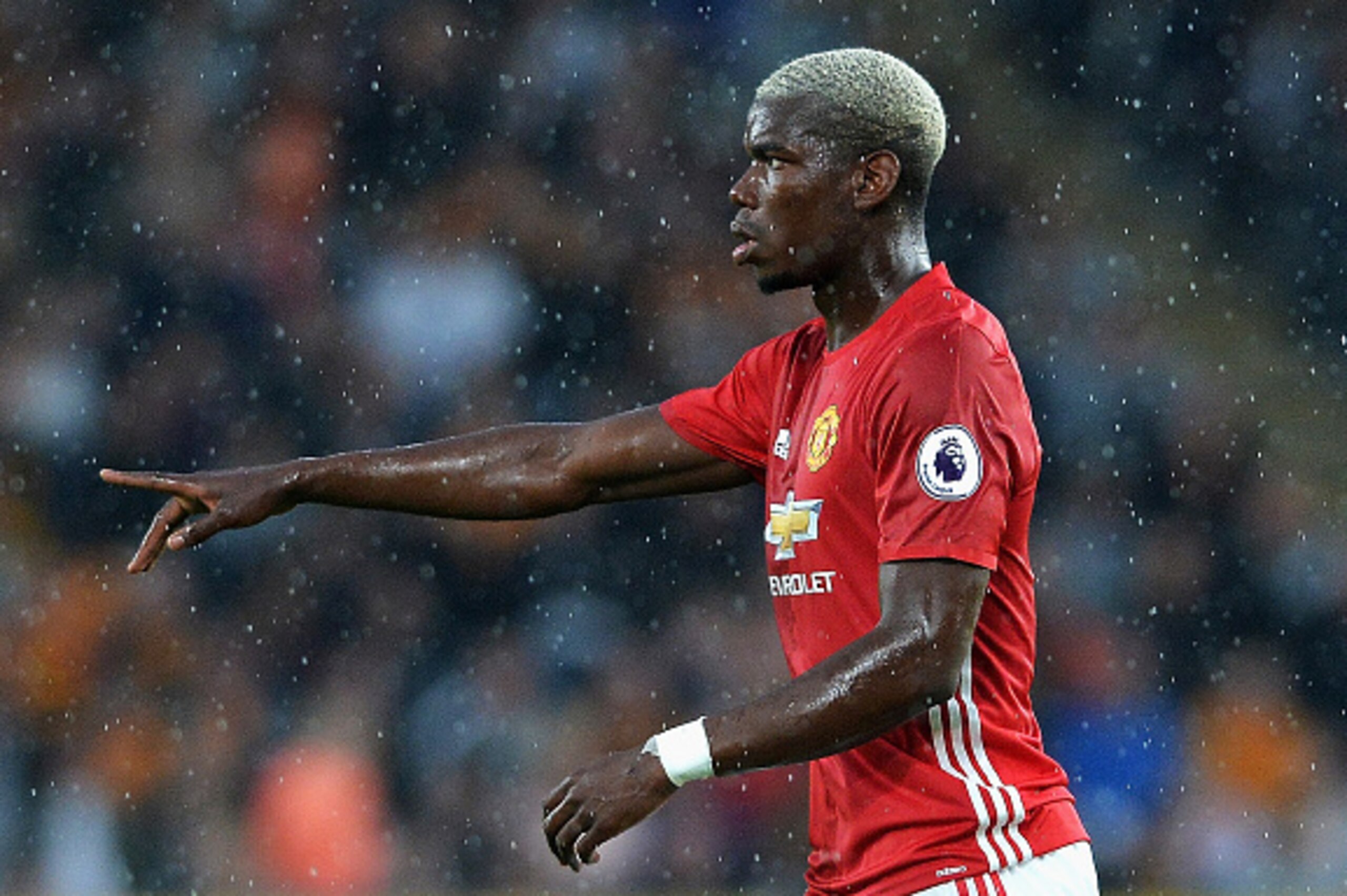 HULL, ENGLAND - AUGUST 27:  Paul Pogba of Manchester United in action during the Premier League match between Hull City and Manchester United at KCOM Stadium on August 27, 2016 in Hull, England.  (Photo by Mark Runnacles/Getty Images)
