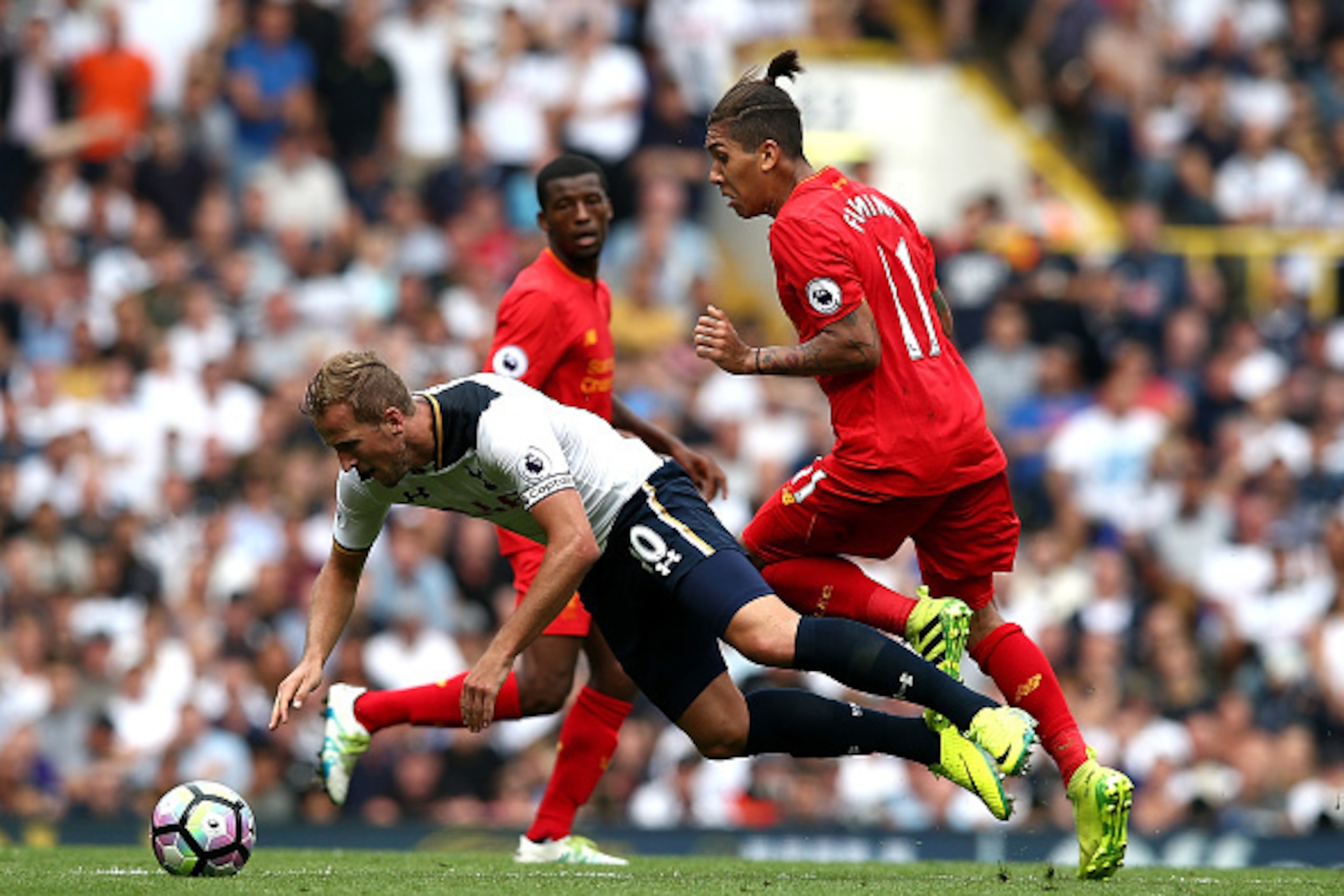 LONDON, ENGLAND - AUGUST 27: Harry Kane of Tottenham Hotspur battles with Roberto Firmino of Liverpool during the Premier League match between Tottenham Hotspur and Liverpool at White Hart Lane on August 27, 2016 in London, England. (Photo by Jan Kruger LONDON, ENGLAND - AUGUST 27: Harry Kane of Tottenham Hotspur battles with Roberto Firmino of Liverpool during the Premier League match between Tottenham Hotspur and Liverpool at White Hart Lane on August 27, 2016 in London, England. (Photo by Jan Kruger