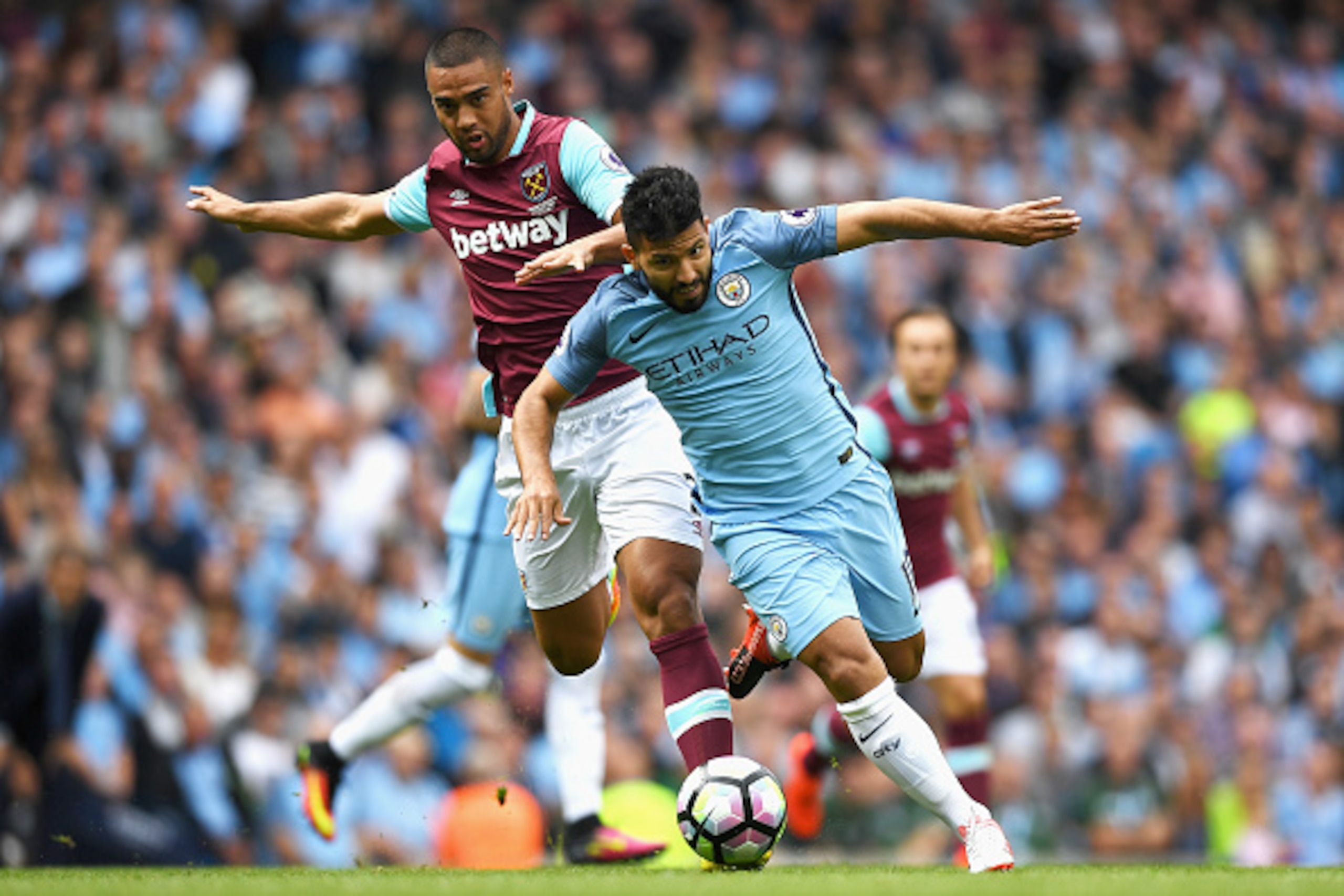 MANCHESTER, ENGLAND - AUGUST 28: Sergio Aguero of Manchester City is challenged by Winston Reid of West Ham United during the Premier League match between Manchester City and West Ham United at Etihad Stadium on August 28, 2016 in Manchester, England. ( MANCHESTER, ENGLAND - AUGUST 28: Sergio Aguero of Manchester City is challenged by Winston Reid of West Ham United during the Premier League match between Manchester City and West Ham United at Etihad Stadium on August 28, 2016 in Manchester, England. (