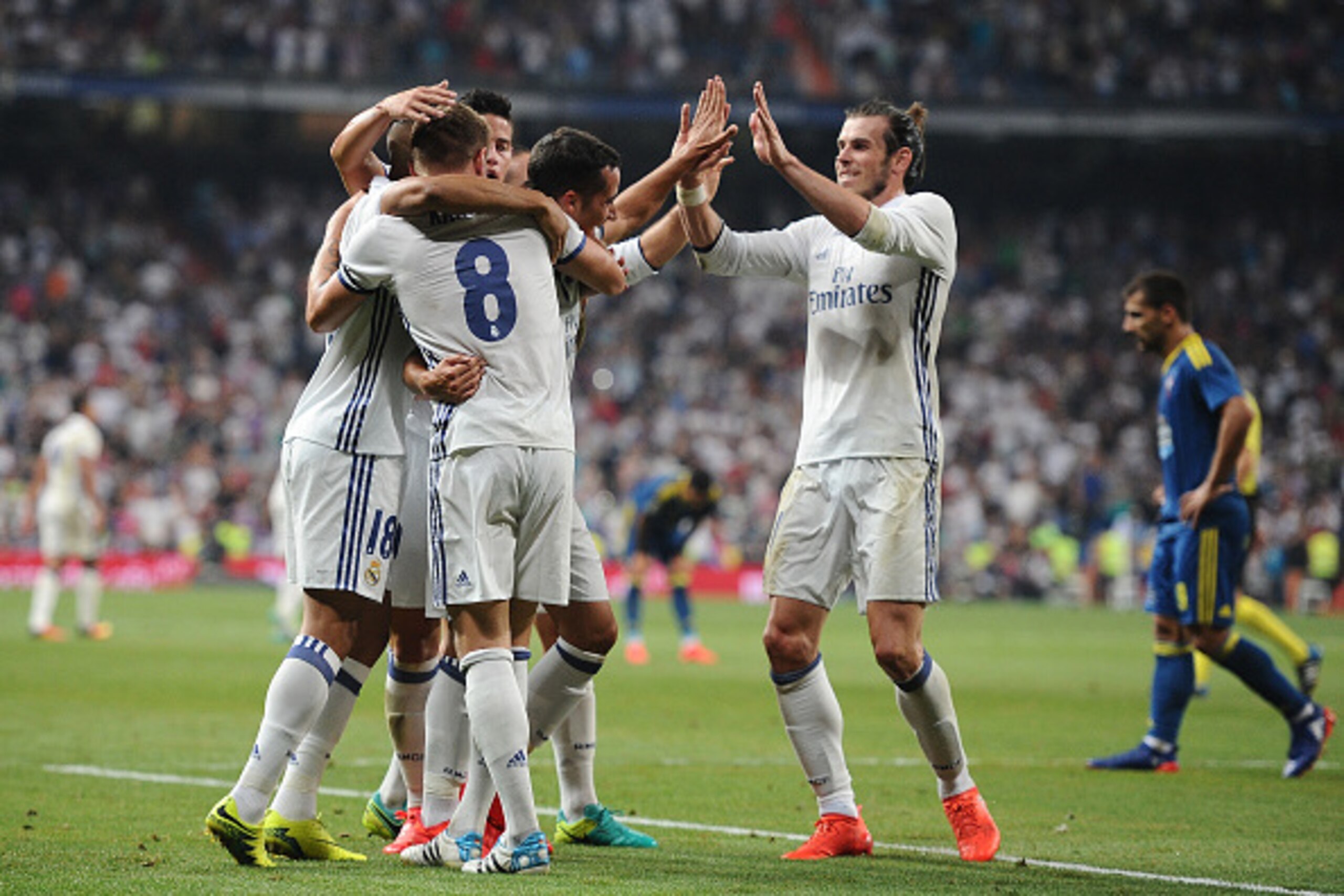 MADRID, SPAIN - AUGUST 27:  Toni Kroos (#8) of Real Madrid celebrates with teammates after scoring Real's 2nd goal during the La Liga match between Real Madrid CF and RC Celta de Vigo at Estadio Santiago Bernabeu on August 27, 2016 in Madrid, Spain.  (Pho