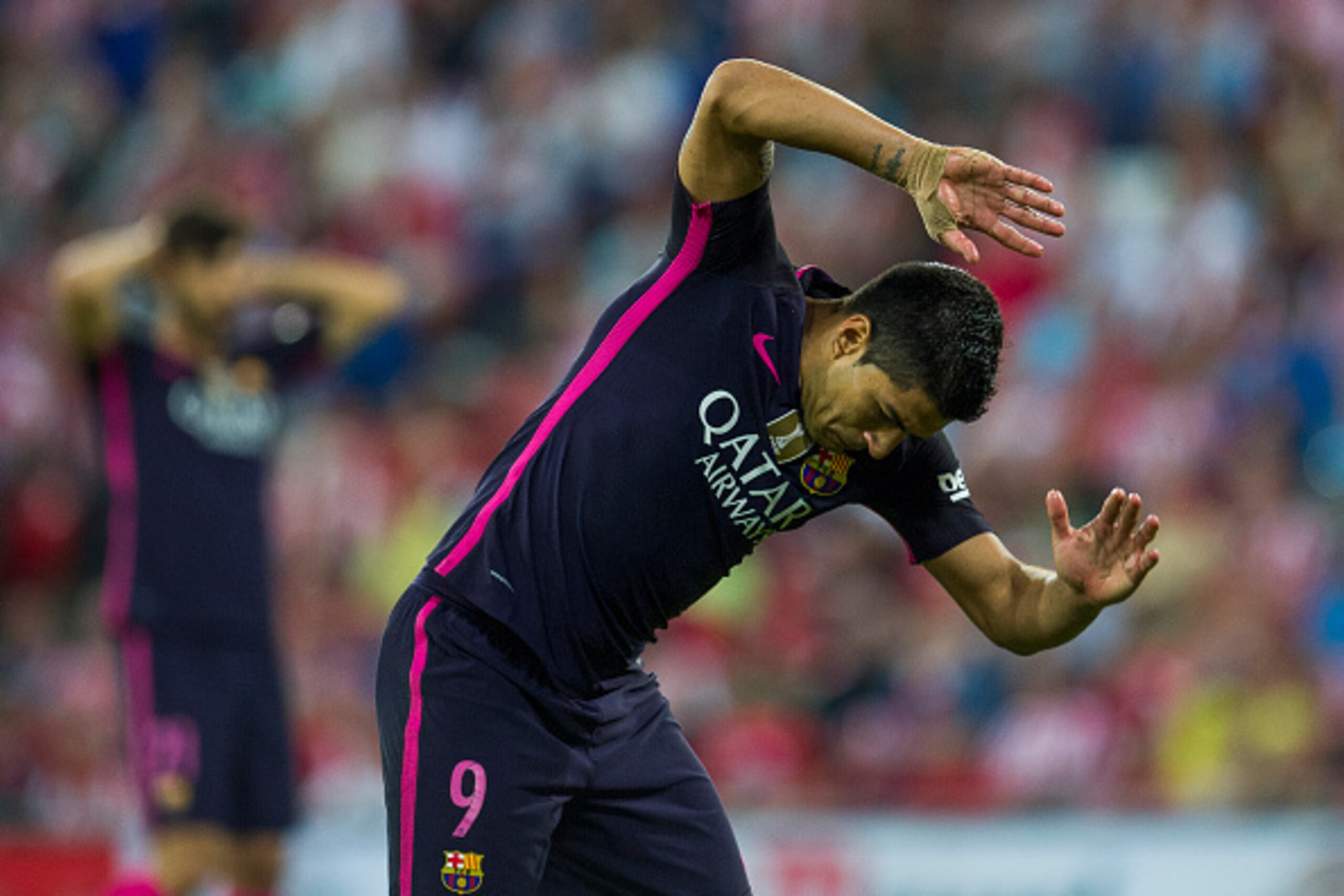 BILBAO, SPAIN - AUGUST 28:  Luis Suarez of FC Barcelona reacts during the La Liga match between Athletic Club Bilbao and FC Barcelona at San Mames Stadium on August 28, 2016 in Bilbao, Spain.  (Photo by Juan Manuel Serrano Arce/Getty Images)